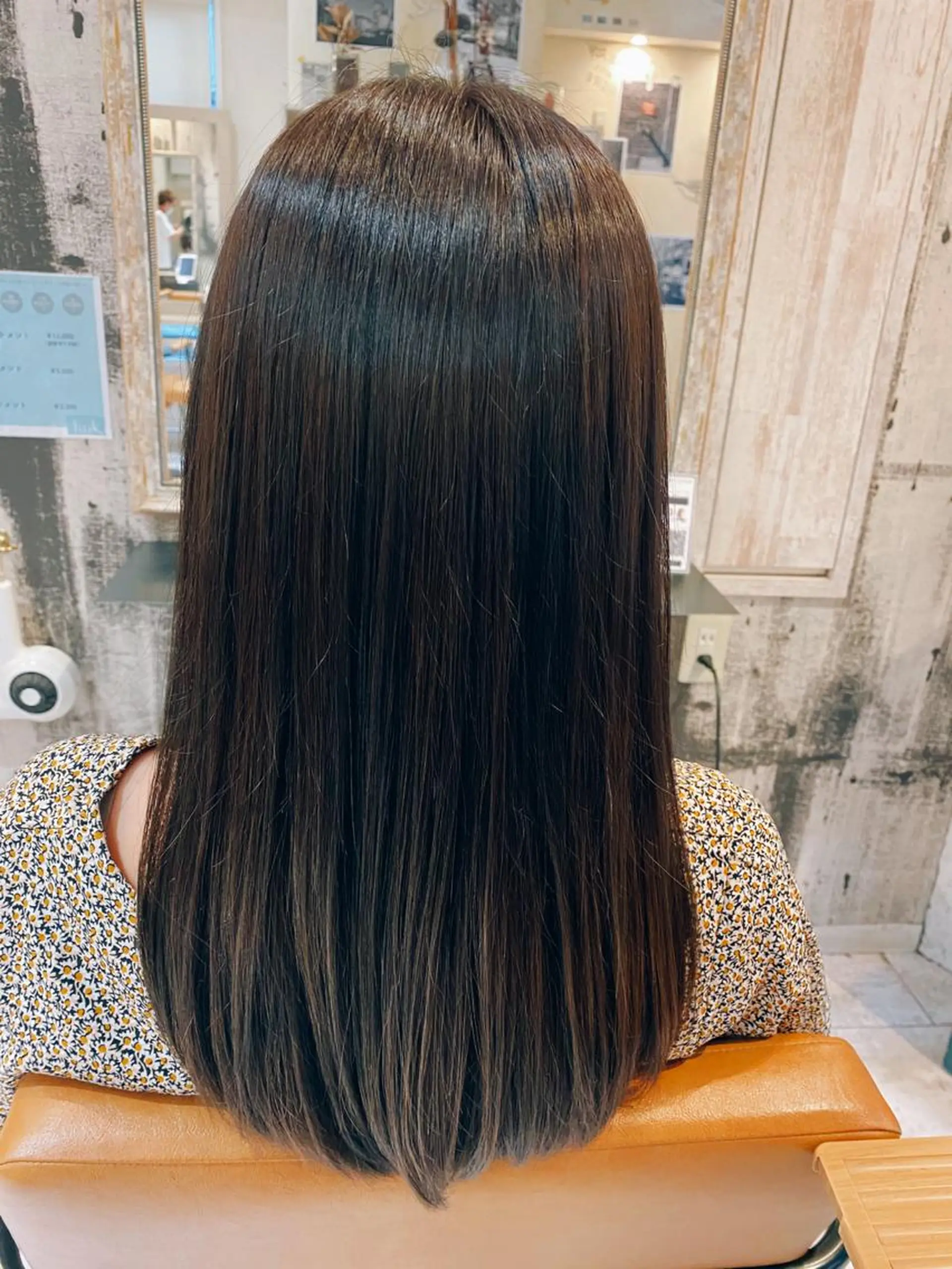 セミロング カラー アッシュ アッシュブラウン ブラウンカラー グラデーションカラー トリートメント カット ヘアカラー トリートメント オオネザワ ユカのヘアスタイル