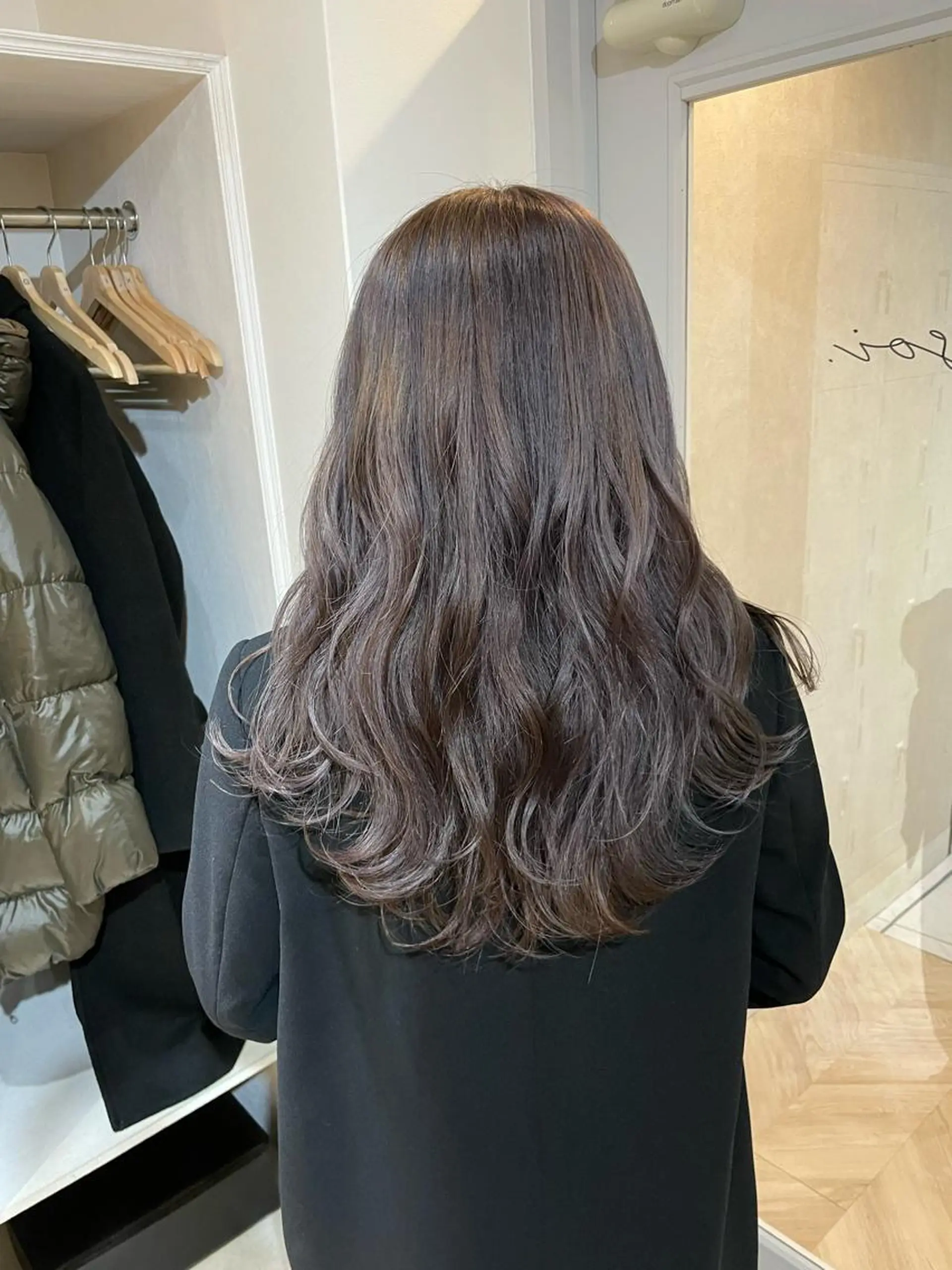 セミロング カラー akane .のヘアスタイル