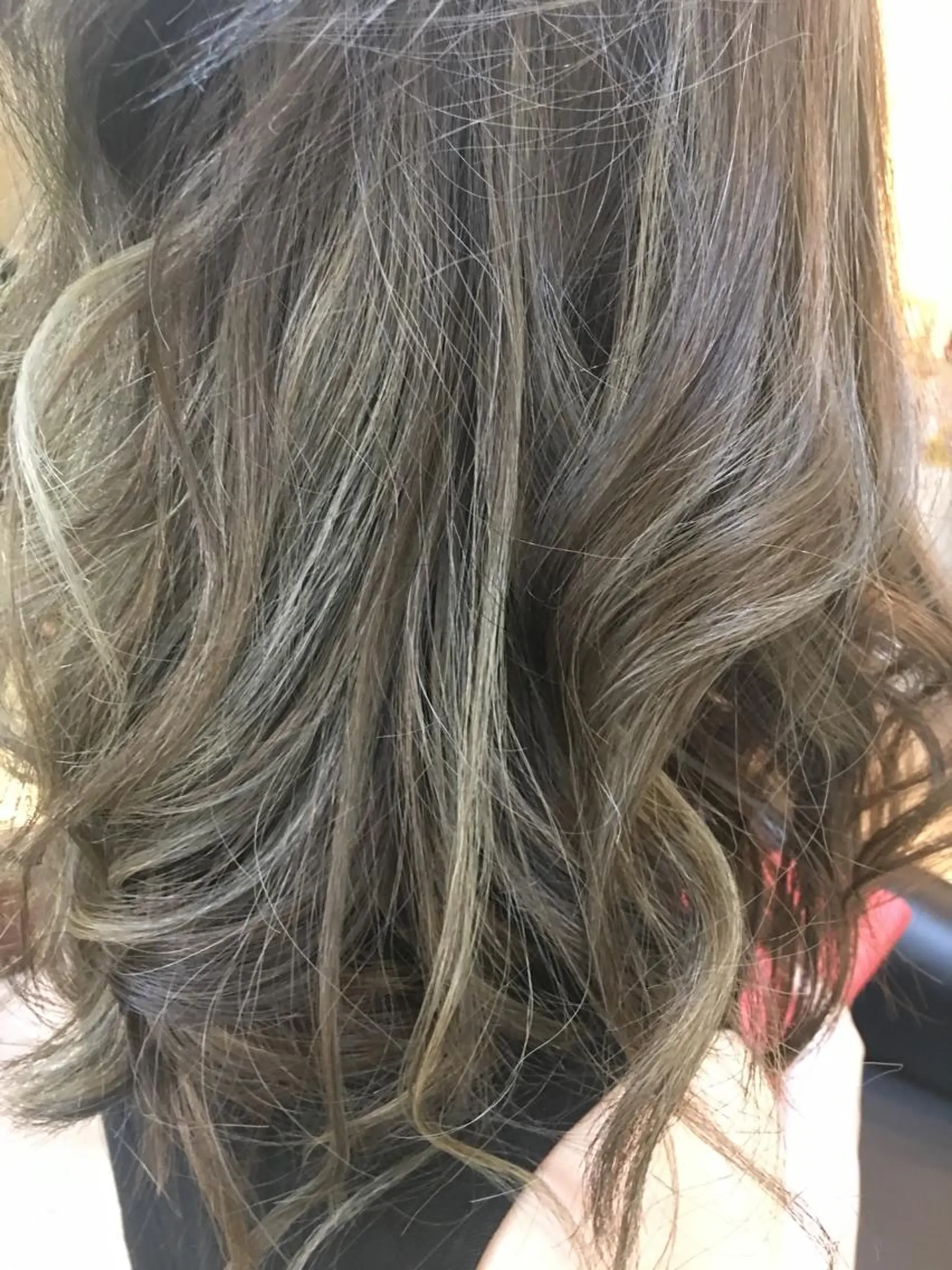 セミロング カラー 鶴見 和美のヘアスタイル