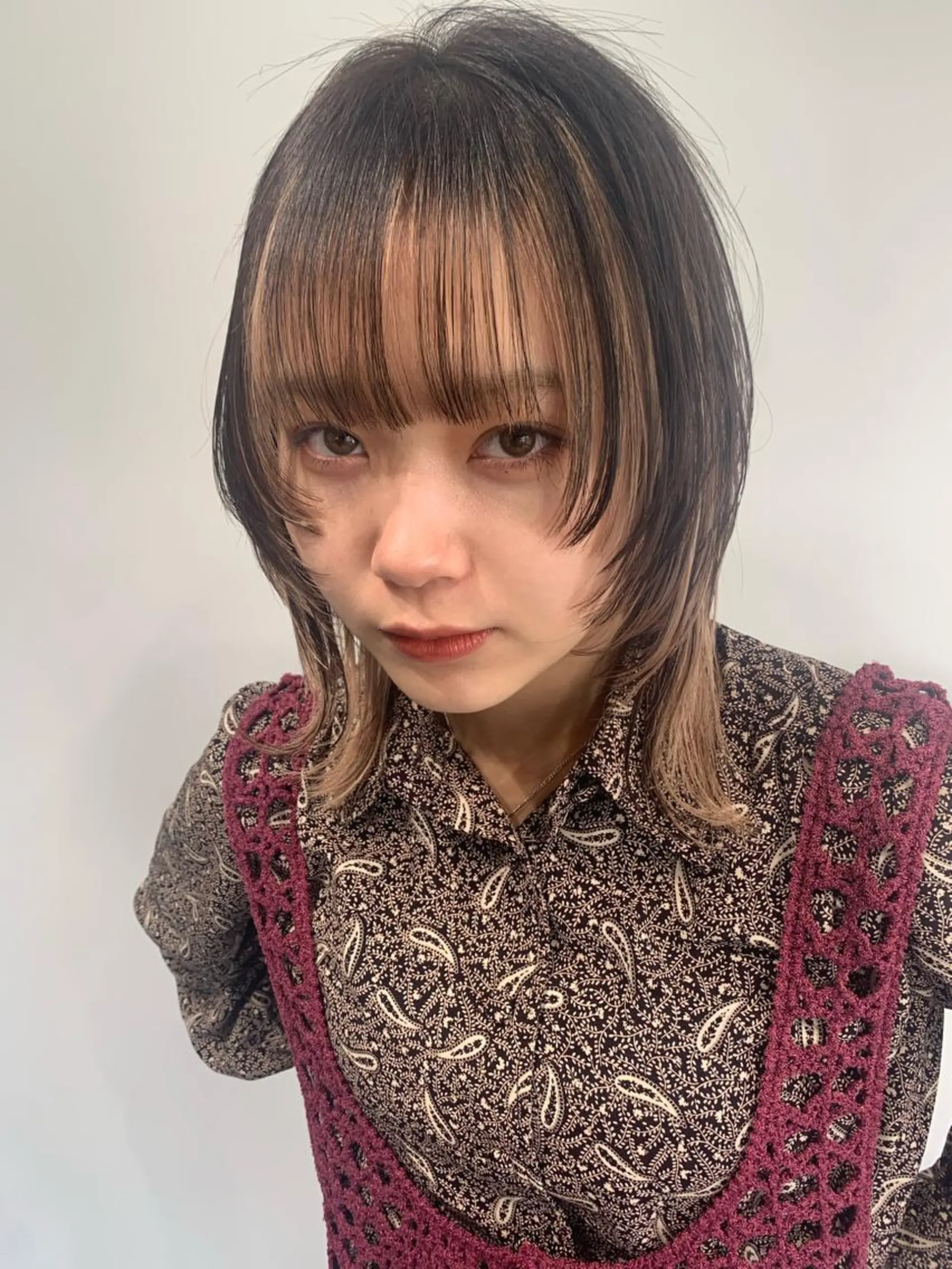 ミディアム 顔まわりレイヤー 顔周りカット ハッシュカット 韓国風ヘア レイヤーカット カット ヘアカラー トリートメント ブリーチ/ウルフ ハッシュカット/石山のヘアスタイル