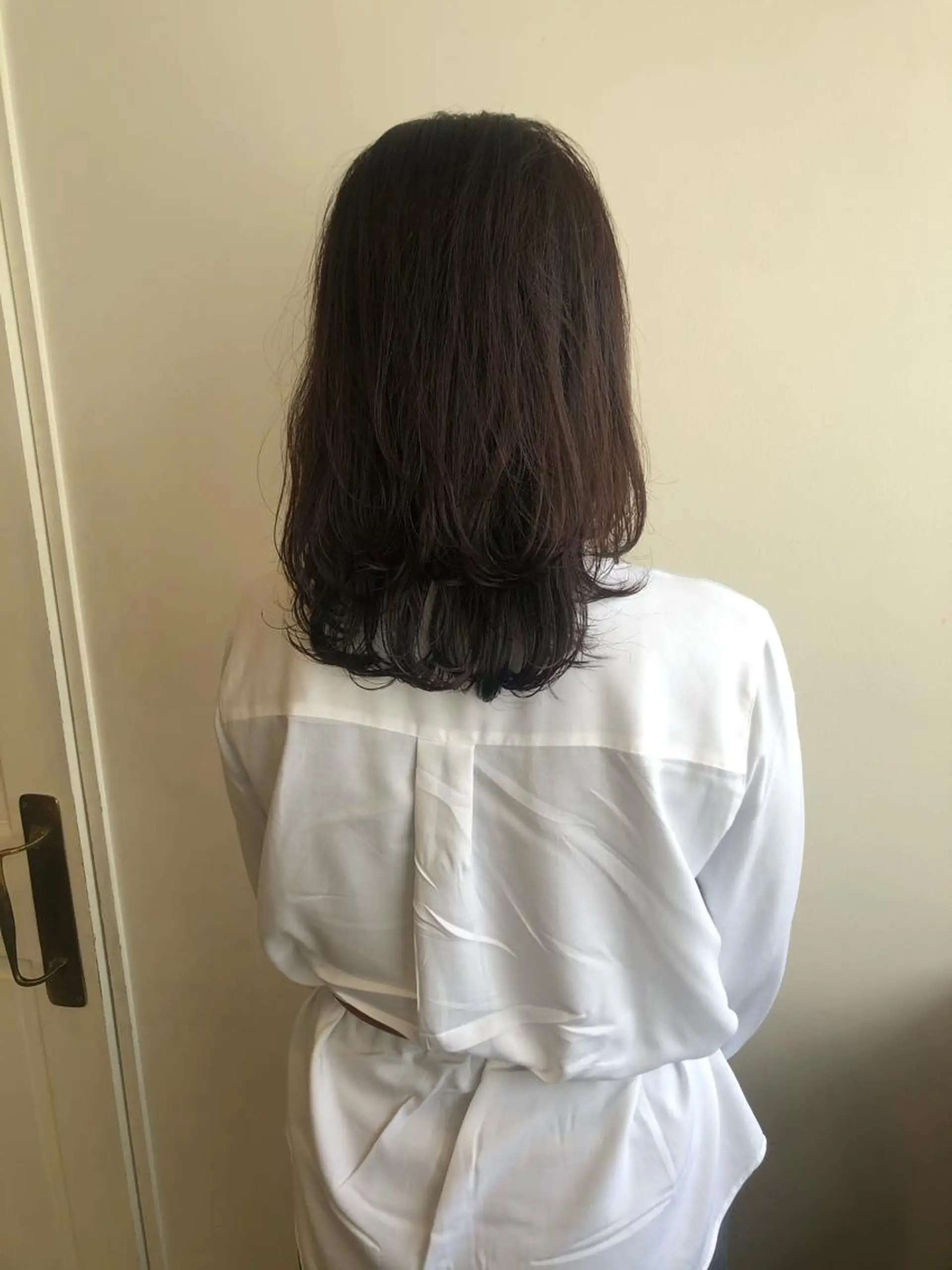 ミディアム カラー カット ヘアカラー トリートメント MIOベージュカラー 柔らかいカラーのヘアスタイル