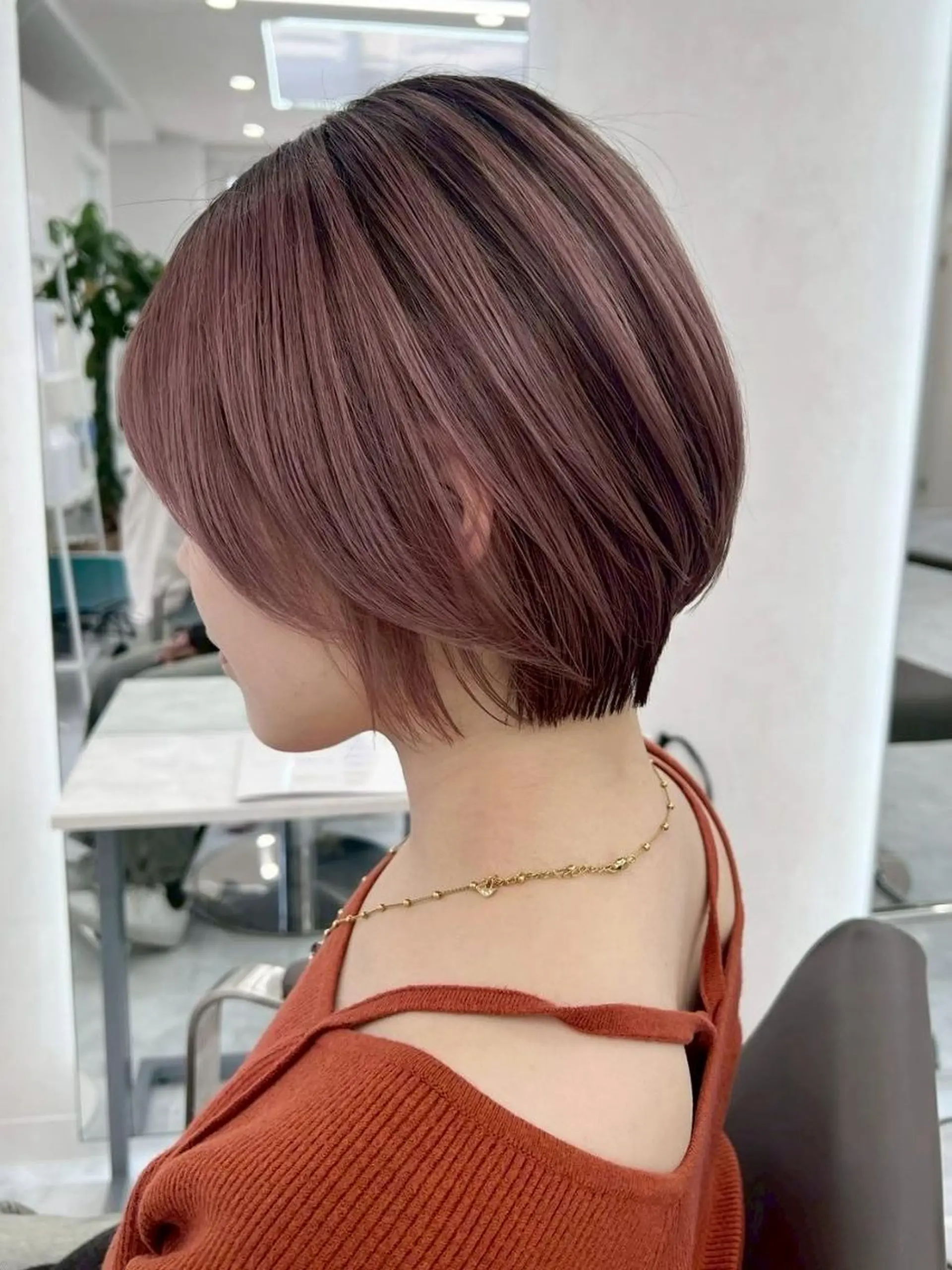 ショート ヘアカラー 似合わせカット✂️ Eir江坂🌈西岡のヘアスタイル