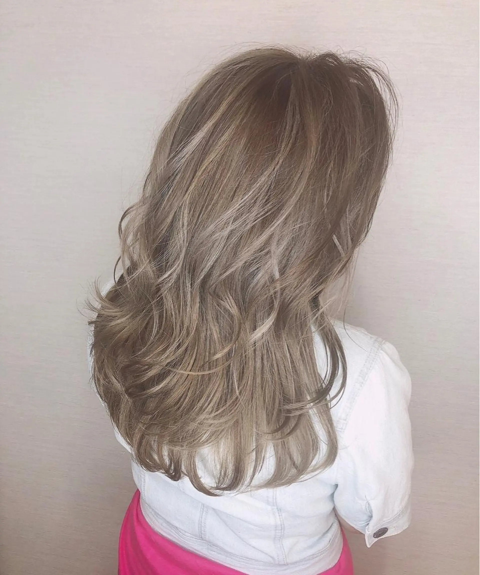 セミロング カマチョ タイスのヘアスタイル