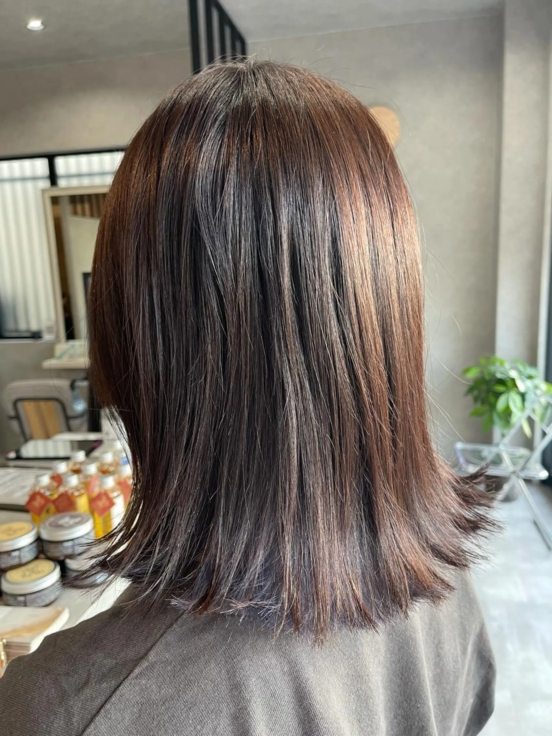 ミディアム カラー アッシュ インナーカラー ラベンダーカラー ラベンダーアッシュ カット ヘアカラー トリートメント 一ノ瀬 暁のヘアスタイル
