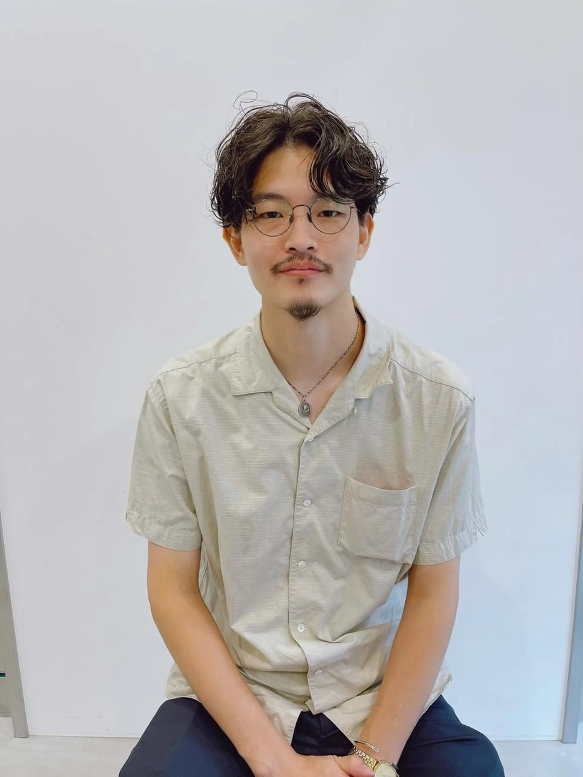 ショート パーマ メンズ センターパート マッシュ メンズパーマ メンズショート ショートヘア カット パーマ メンズパーマ タカキリョウのヘアスタイル