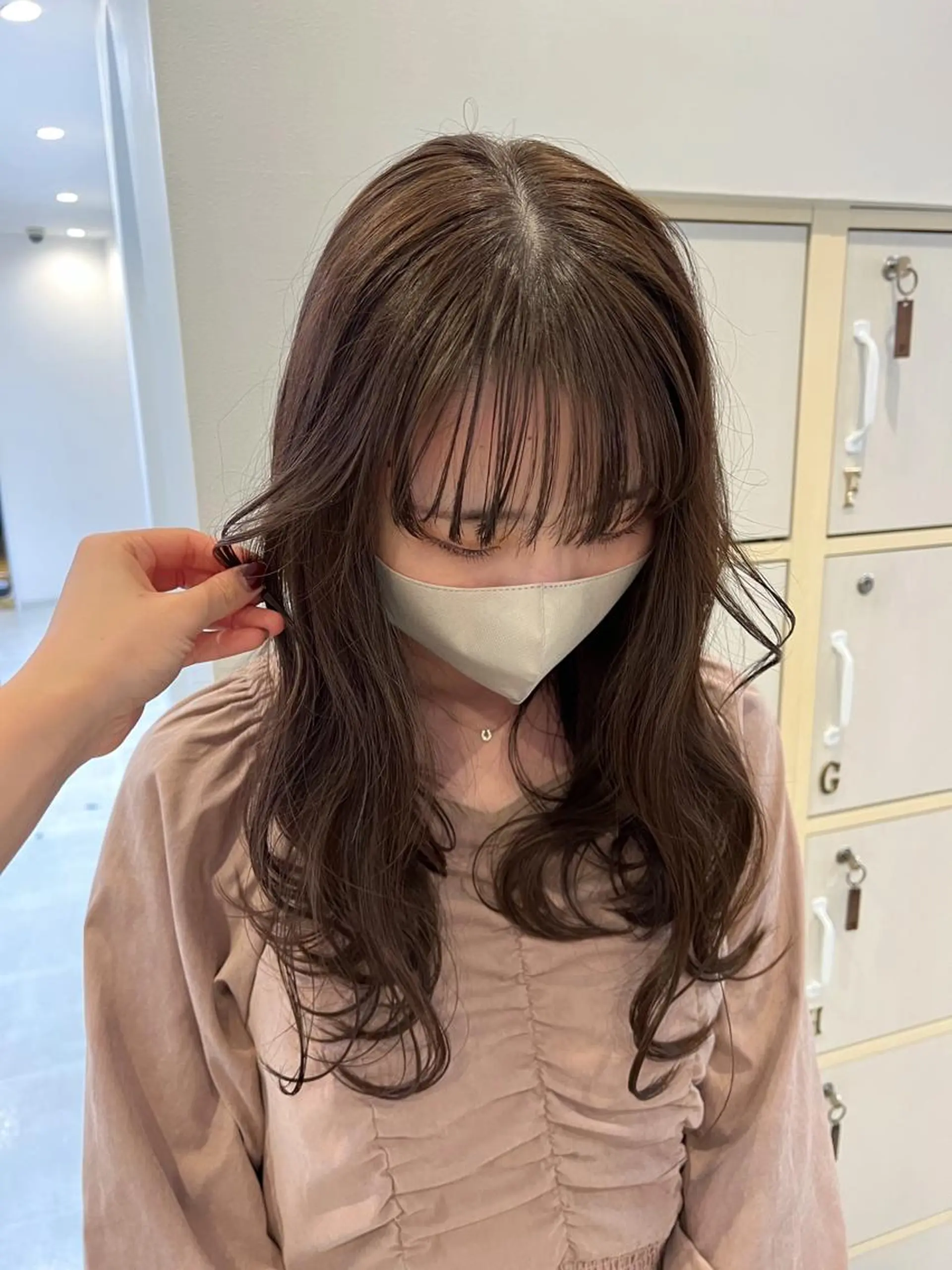 セミロング カラー ベージュカラー オリーブベージュ ヘアカラー トリートメント cher. naoのヘアスタイル