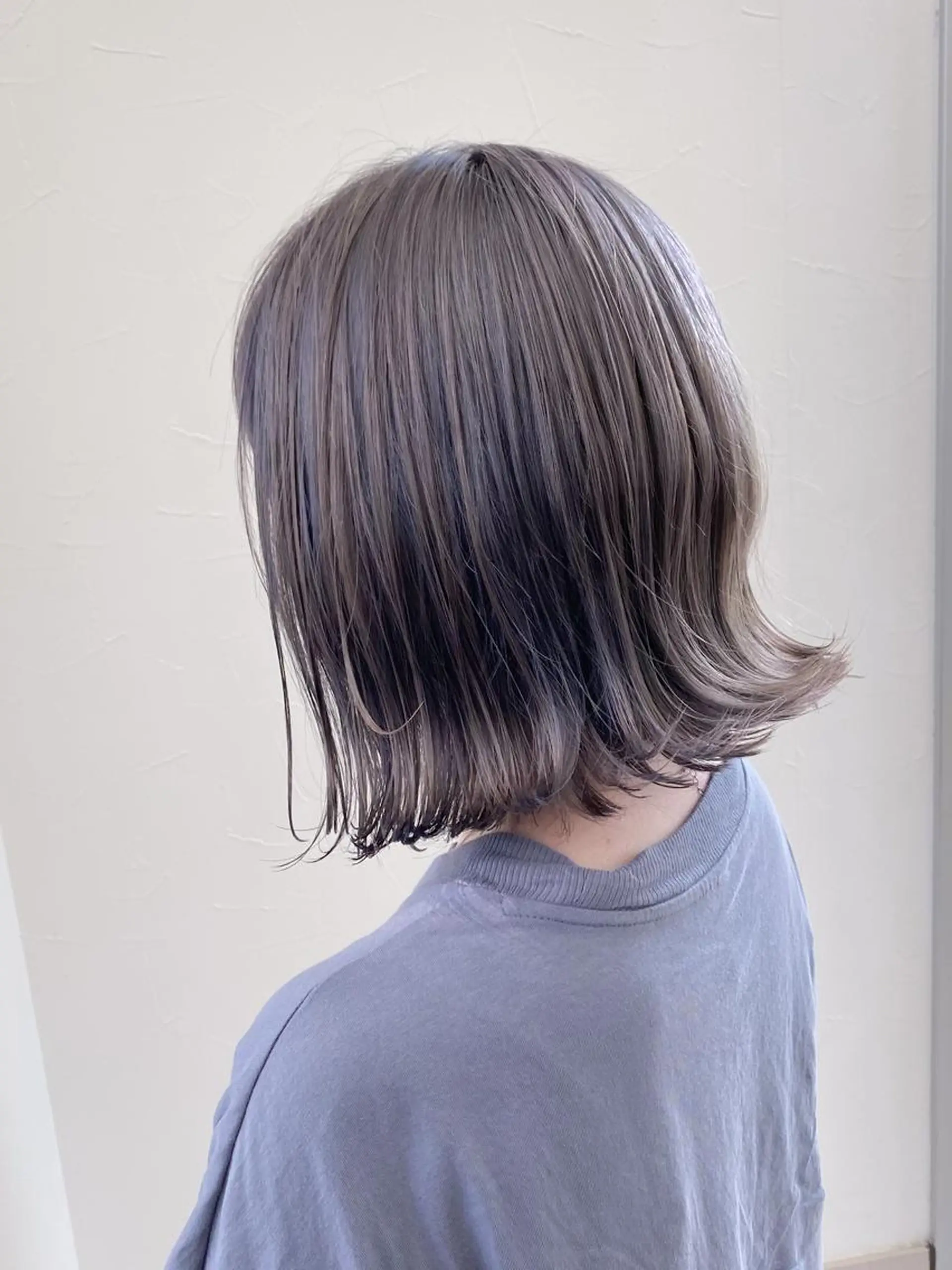 ショート カラー 切りっぱなしボブ ベージュカラー ブリーチ ボブ 川合 勇気のヘアスタイル