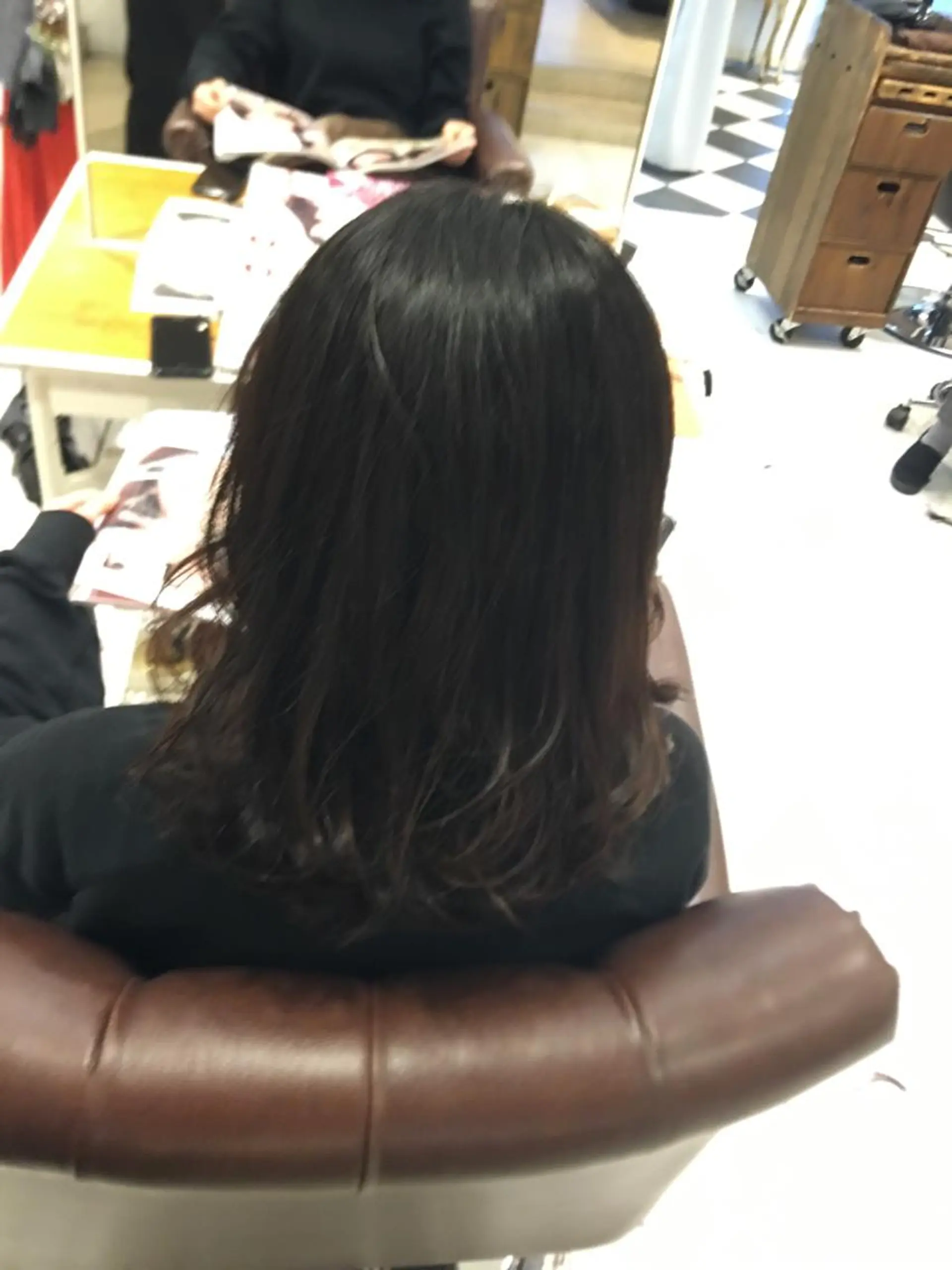 セミロング ブリーチカラー🌈 嘉名 真樹のヘアスタイル