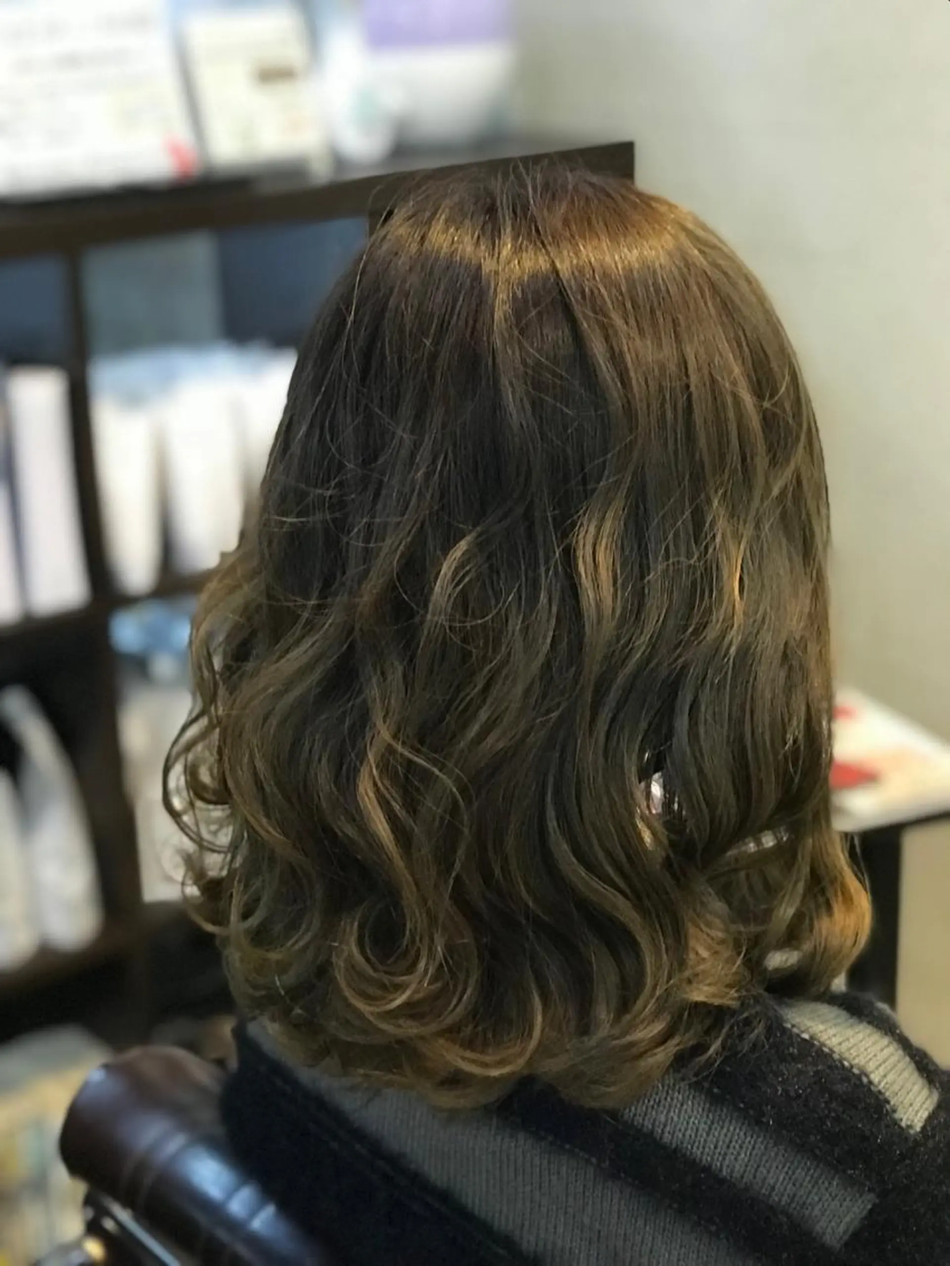 セミロング ハイライト レイヤーカット 正分 真美のヘアスタイル