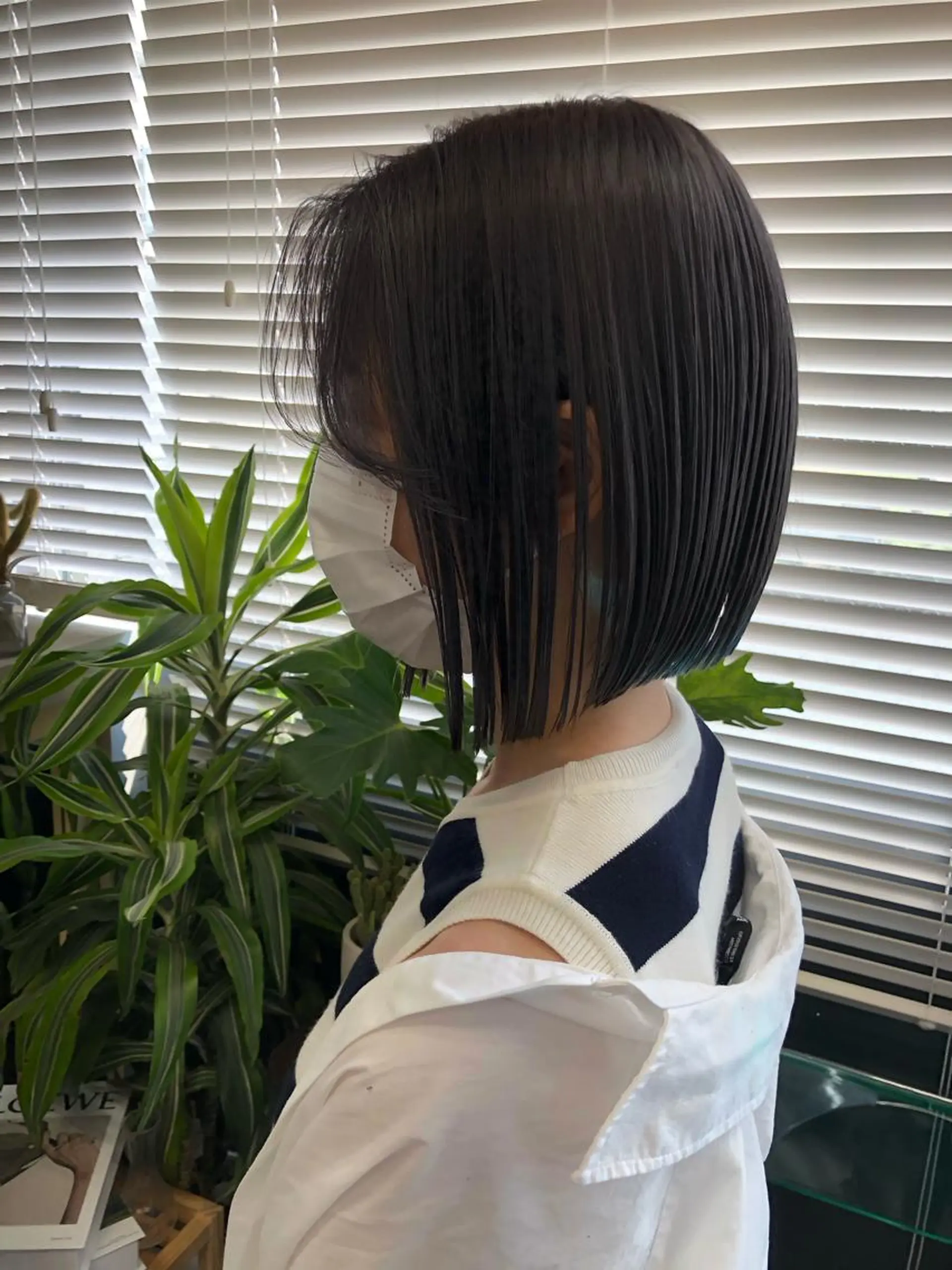 ショート カラー 切りっぱなしボブ ダークグレー ダークグレージュ グレージュ ボブ kazuki iconのヘアスタイル