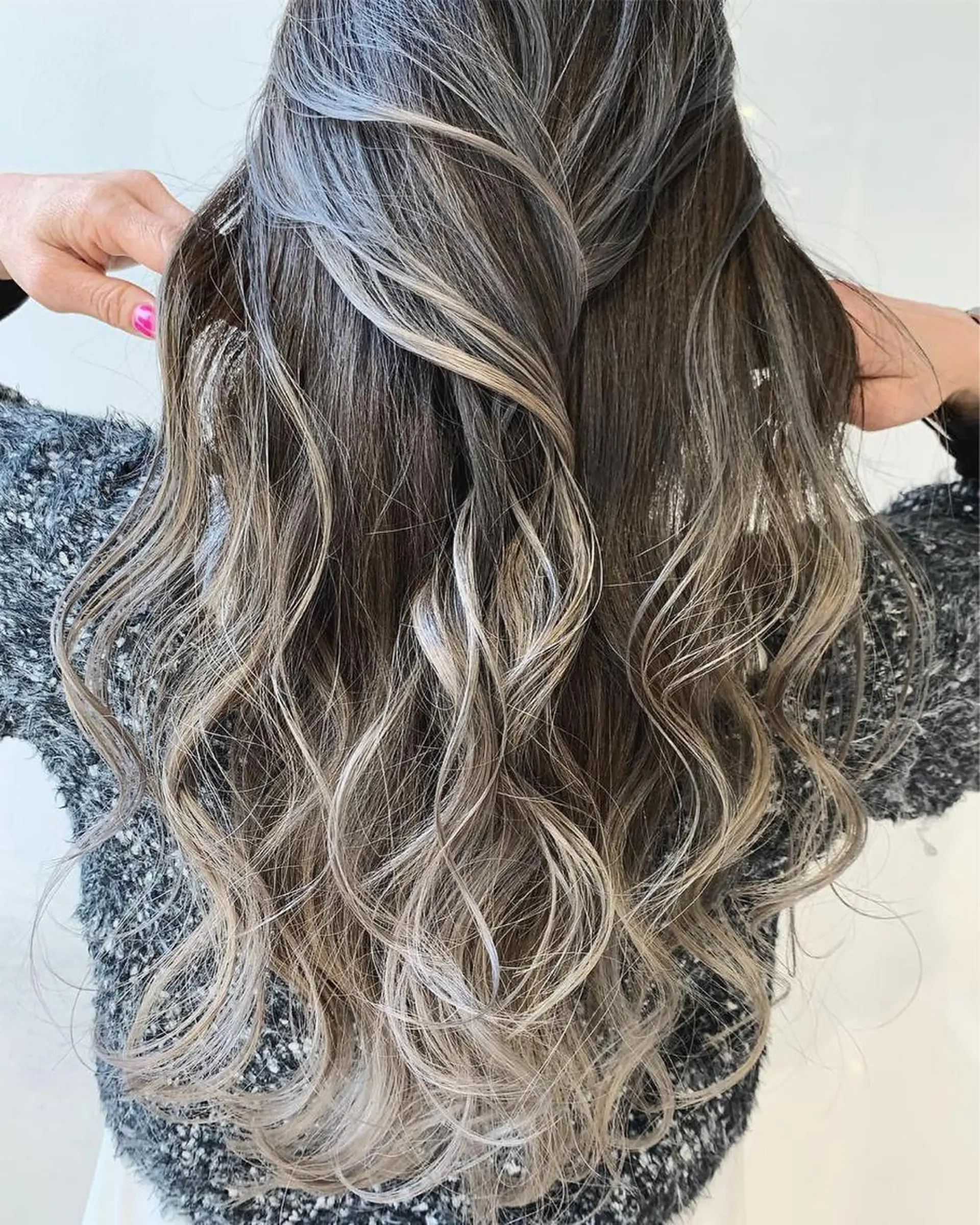 ロング カラー ヘアアレンジ ネイル マツエク・マツパ ベージュカラー ホワイトベージュ ホワイト 阿部 圭悟のヘアスタイル