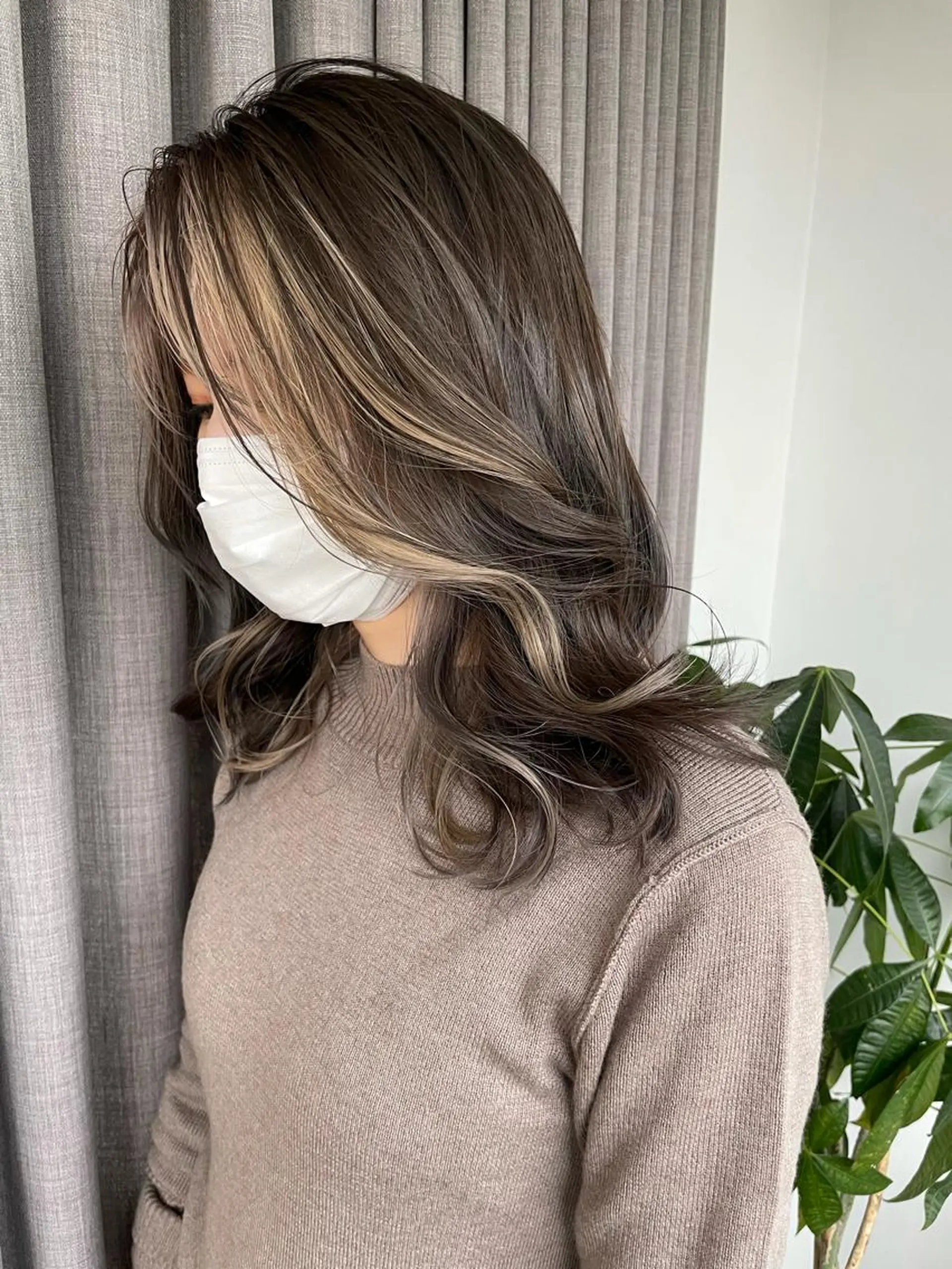 ミディアム カラー ミストバング  フェイスフレーミング ✨艶ブリーチカラー ✨四ノ宮裕己のヘアスタイル