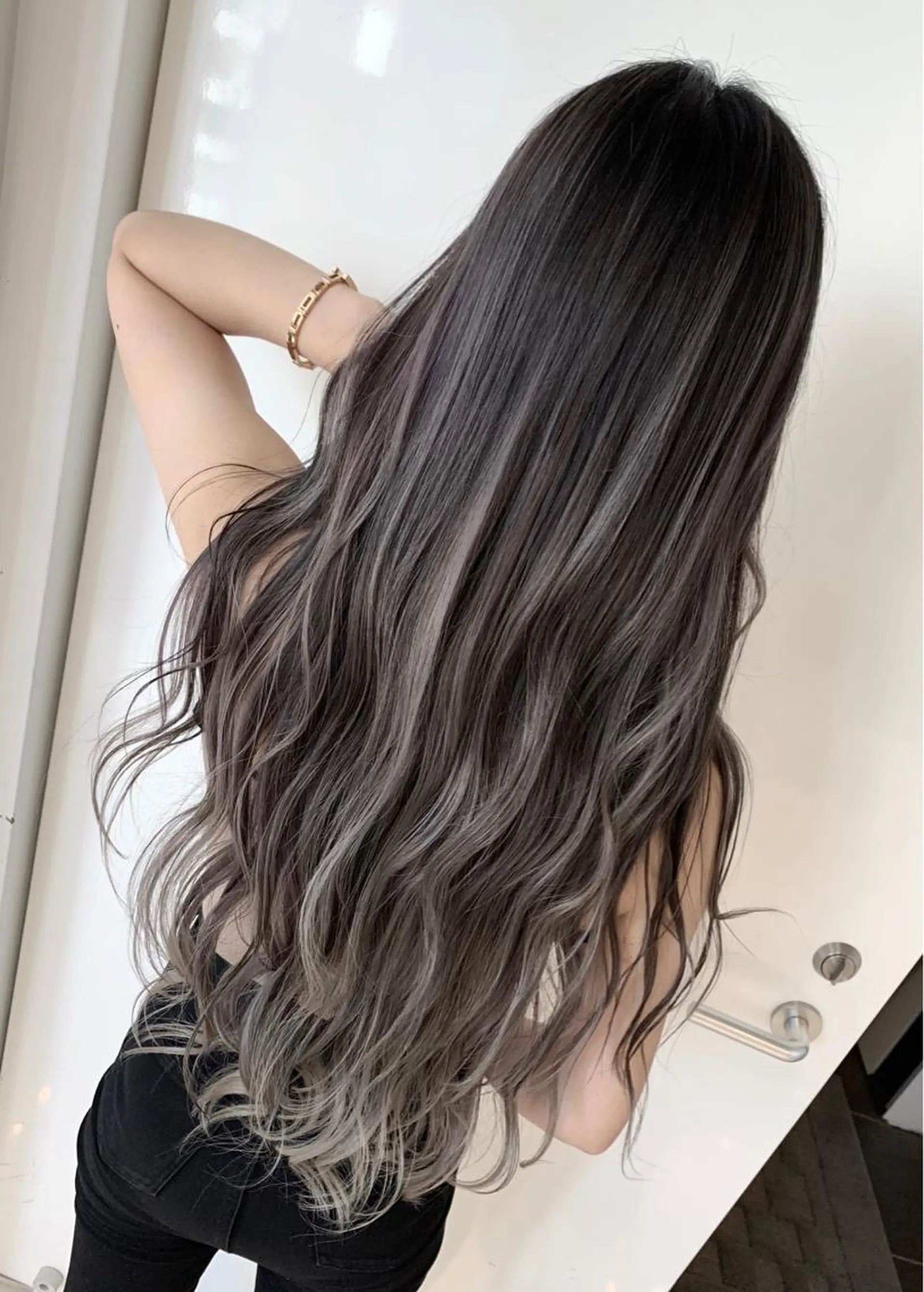 ロング カラー ヘアアレンジ 切りっぱなしボブ バレイヤージュ 黒髪 グラデーションカラー ハイライトカラー 阿部 圭悟のヘアスタイル