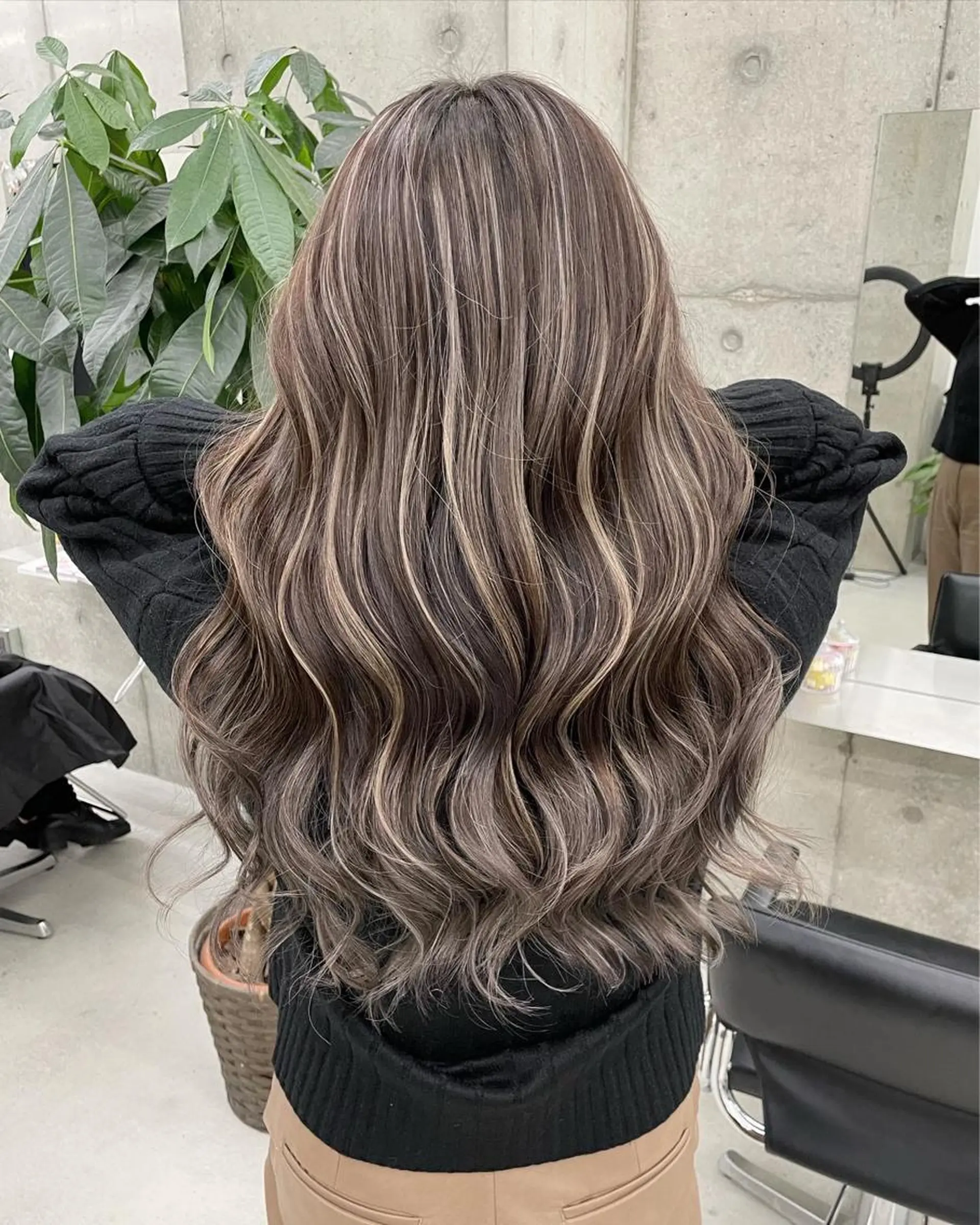 セミロング 手島 カミラのヘアスタイル