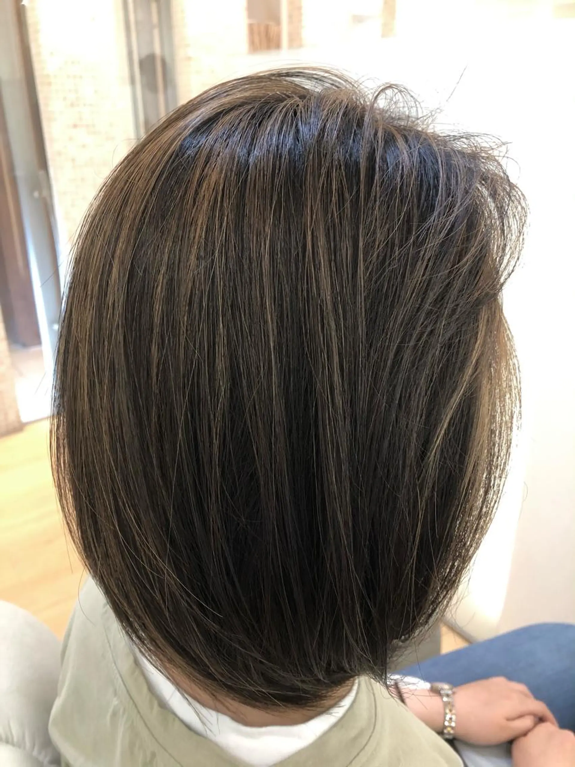 ミディアム ハイライト ヘアカラー 山岡 徹也のヘアスタイル