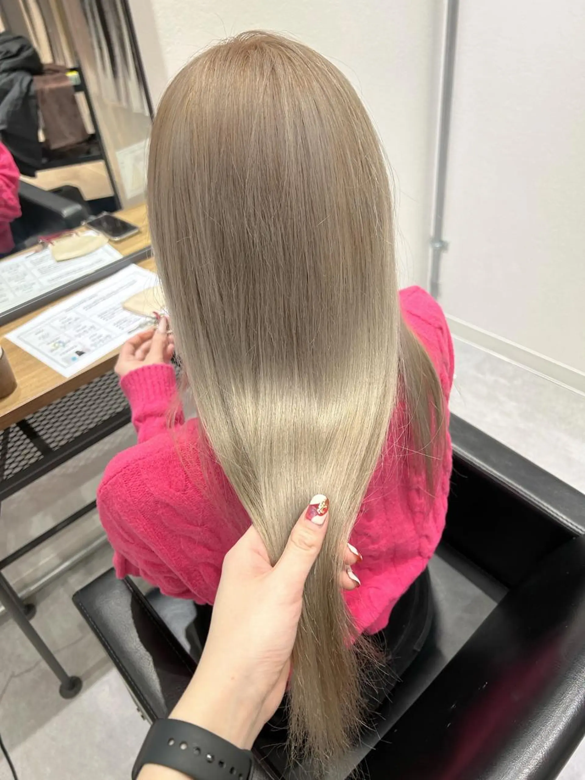ロング カラー ベージュカラー ハイトーンカラー ミルクティーベージュ ヘアカラー トリートメント ENA💗NEXT /ハイトーンエクステのヘアスタイル