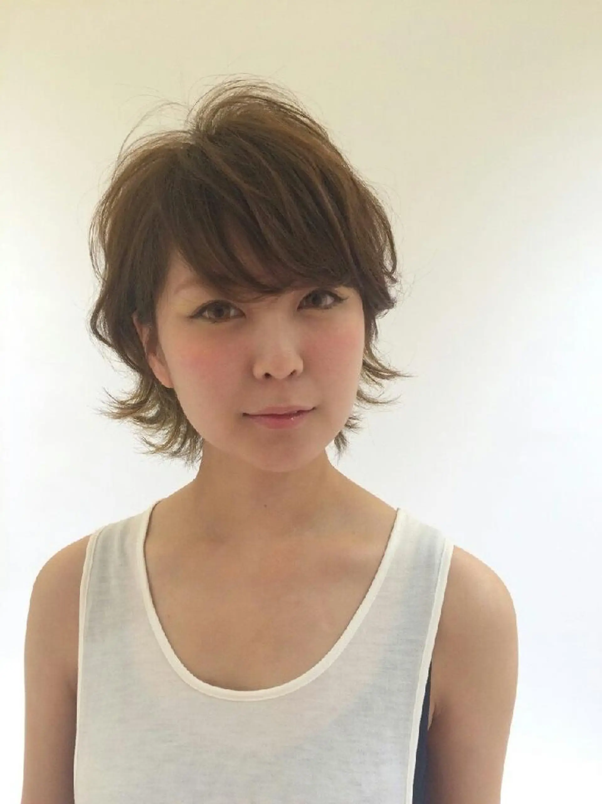 ショート カラー ミディアム アッシュ ベージュカラー ウルフカット 杉若 利彦のヘアスタイル