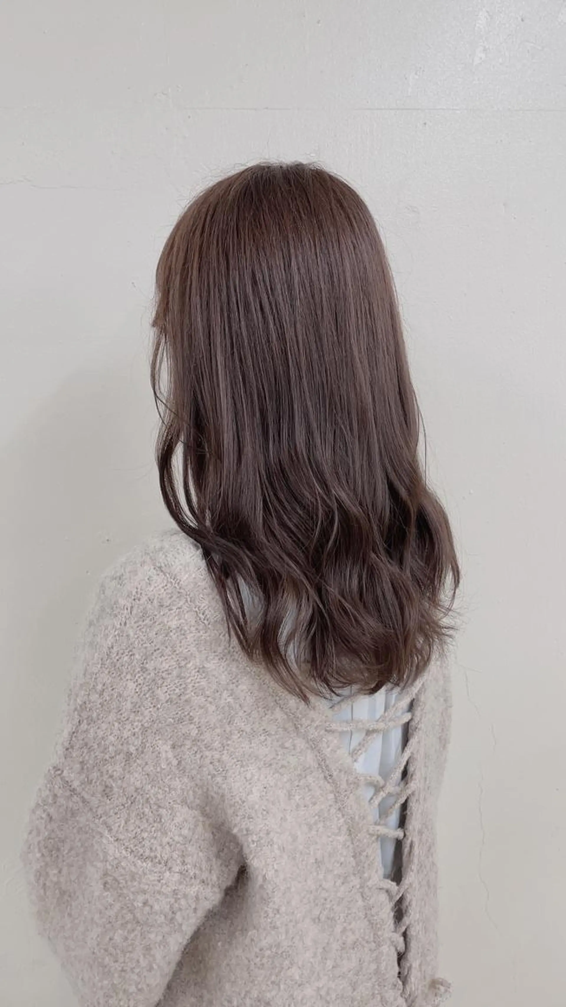 カラー ミルクティーカラー イイサカシュンスケのヘアスタイル