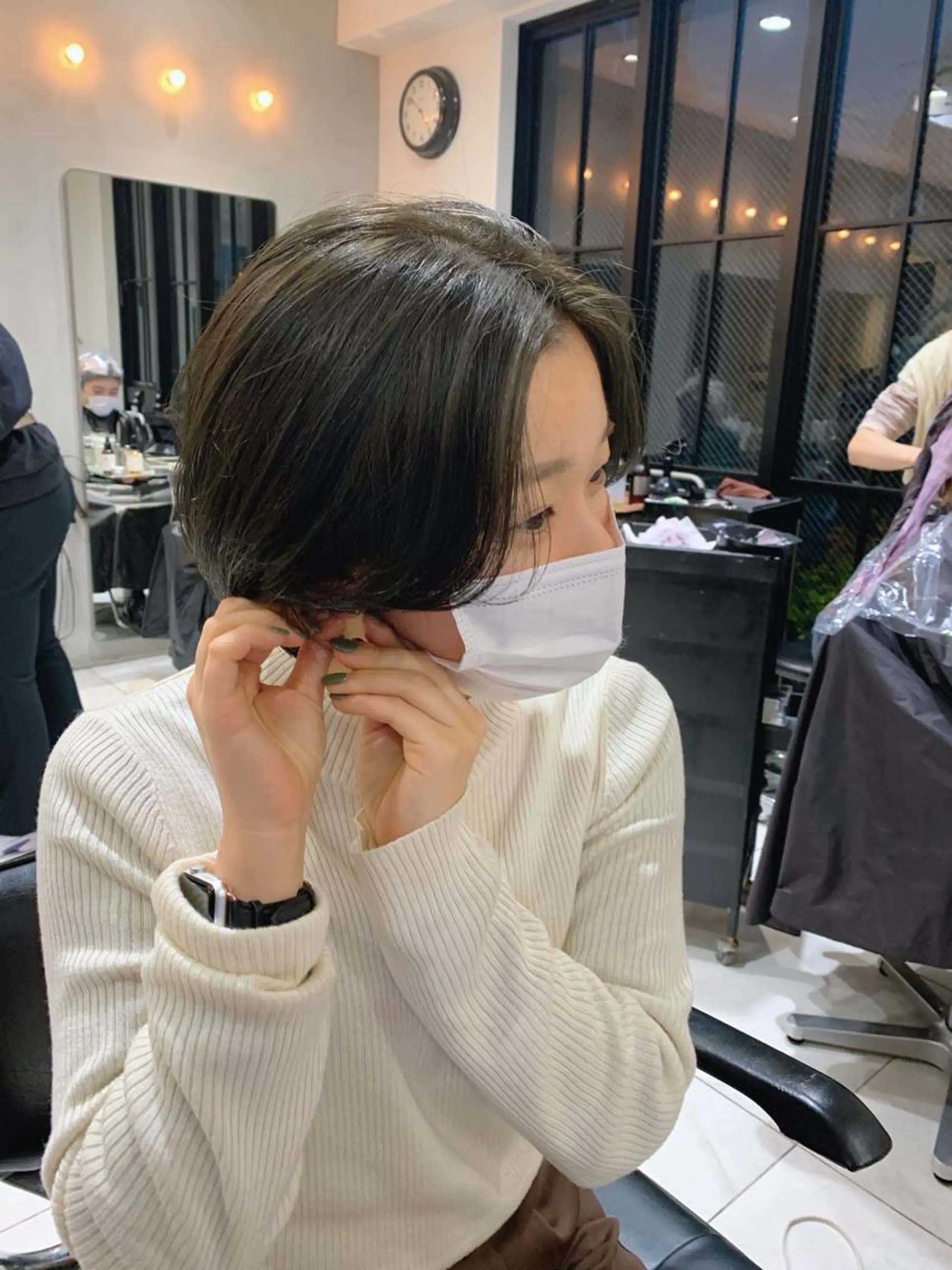 ショート カラー グレージュ オリーブグレージュ オリーブグレー ショートヘア チバ タクミのヘアスタイル