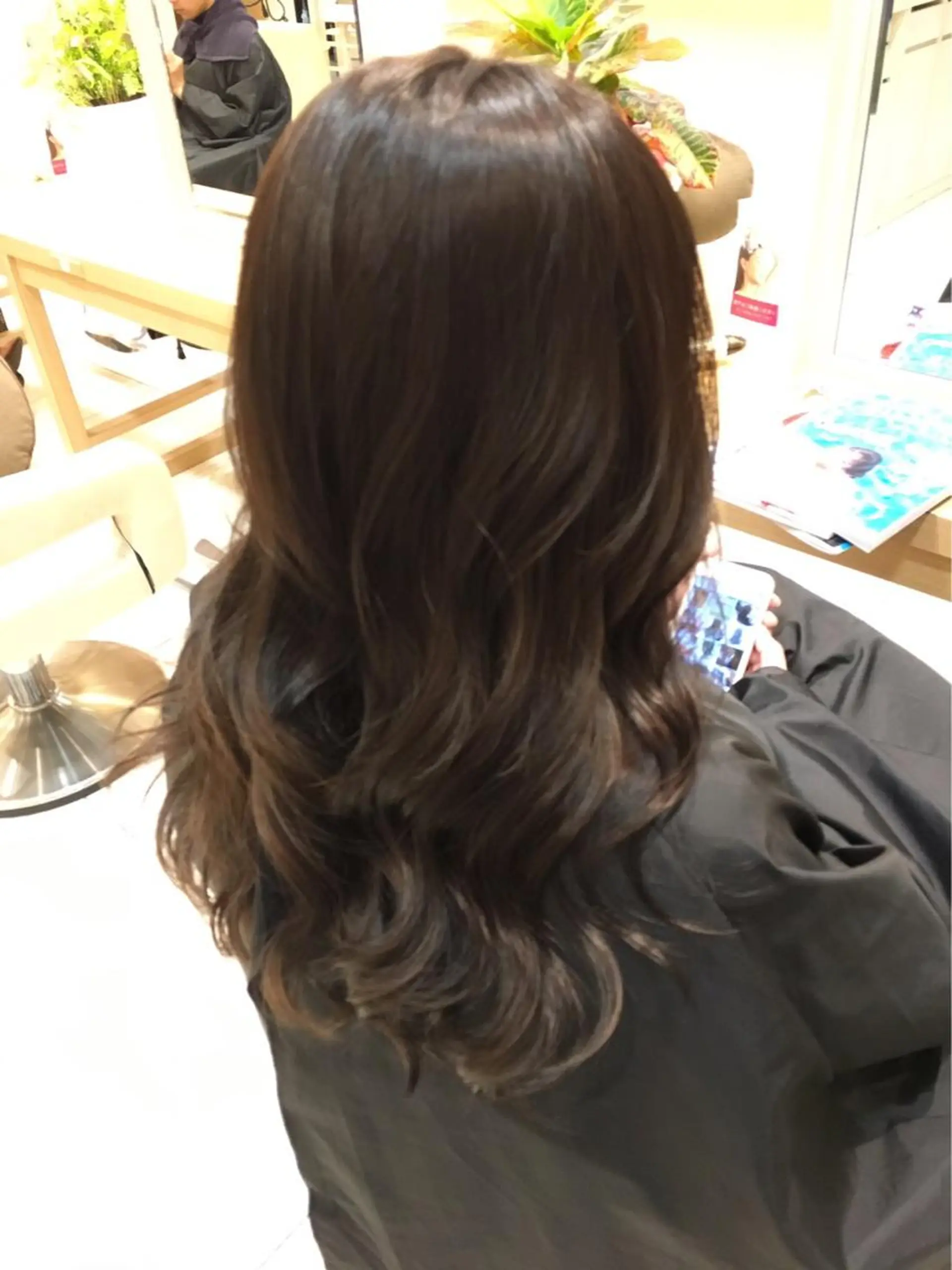 セミロング カラー グラデーションカラー グレージュ ハイライトカラー ハイライト 小田原NO1 美容師 飯田飛翔のヘアスタイル