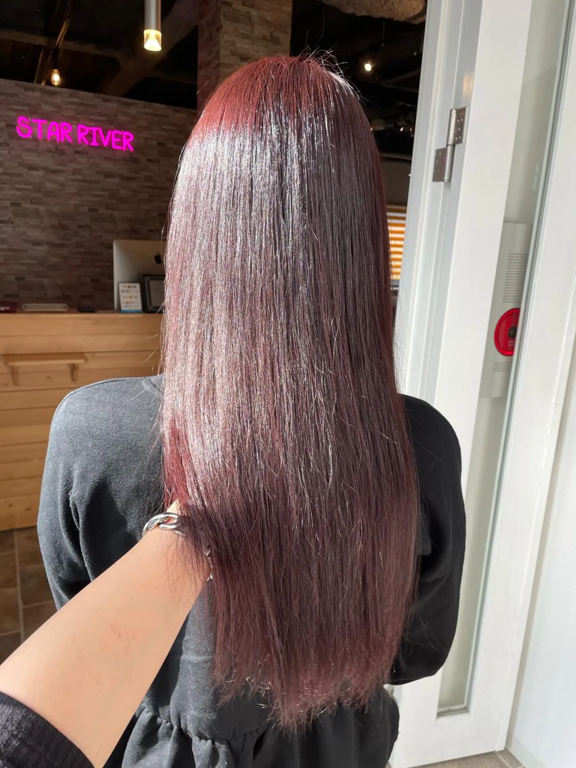 ロング カラー ブラウンカラー ピンクカラー ピンクブラウン カット ヘアカラー トリートメント YUI/ ブリーチカラー🌷のヘアスタイル