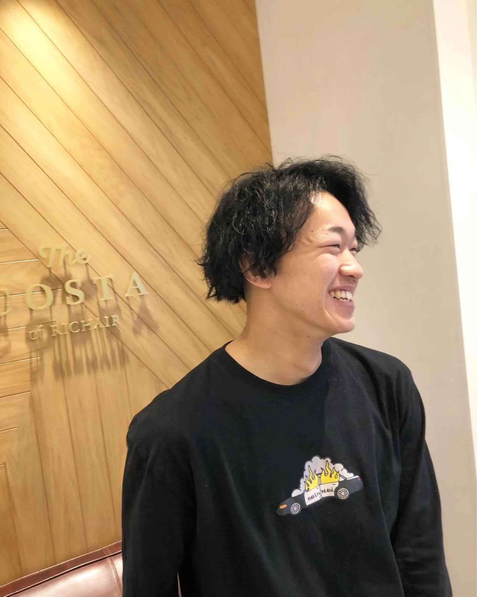ショート パーマ メンズ 鈴村 大介のヘアスタイル