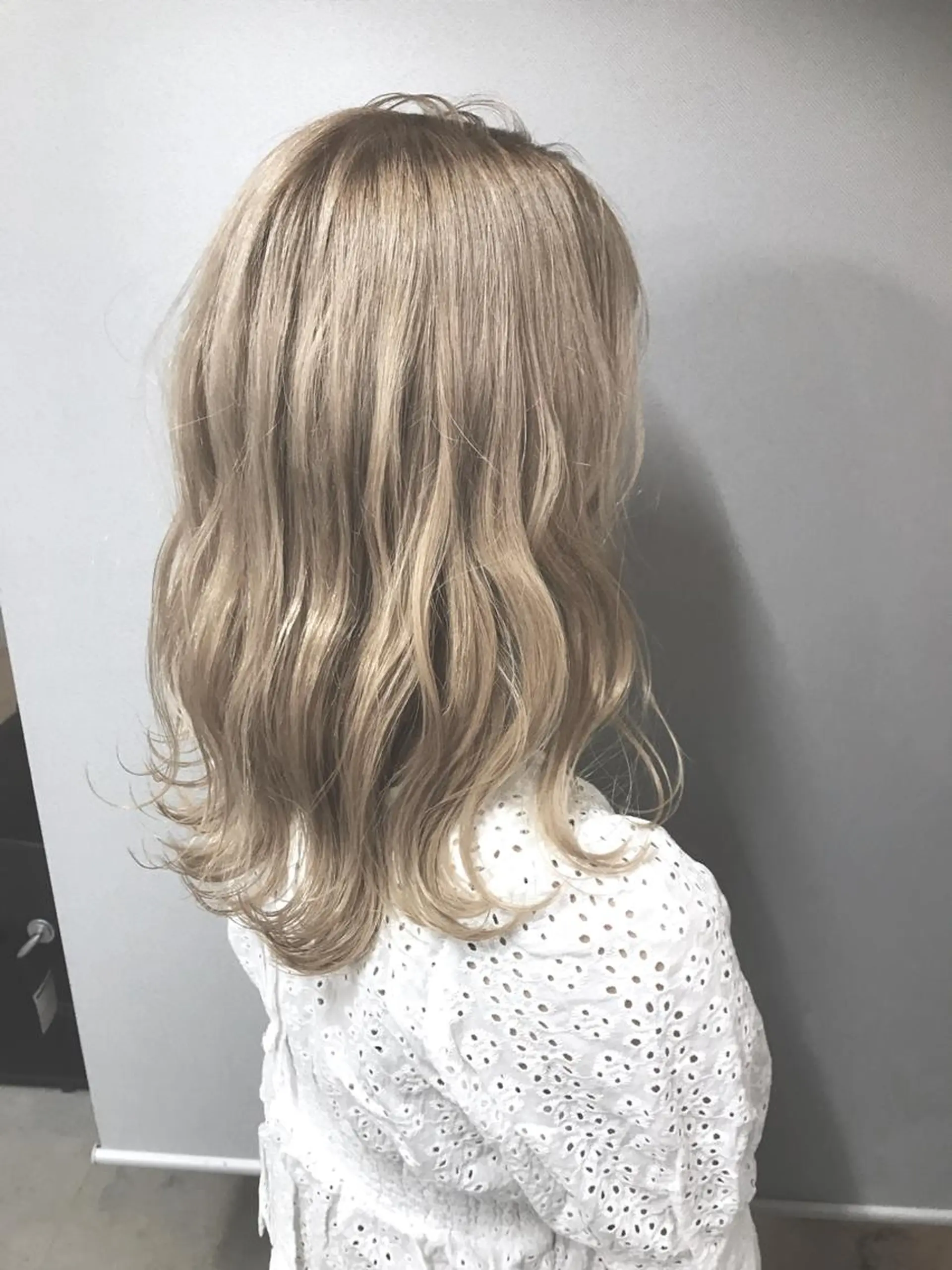 セミロング カラー ベージュカラー ミルクティーベージュ カット ヘアカラー トリートメント lok[ロク] 高田馬場のヘアスタイル