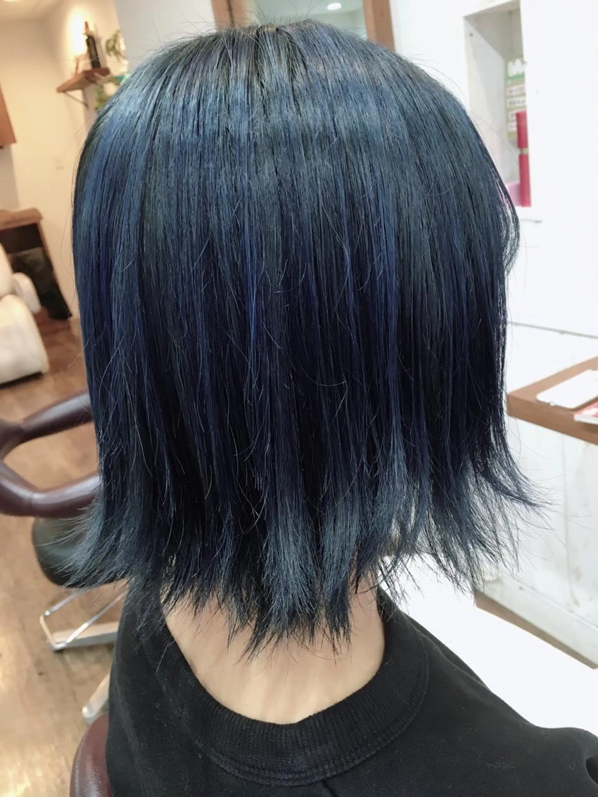 ショート カラー 塩崎 明菜のヘアスタイル