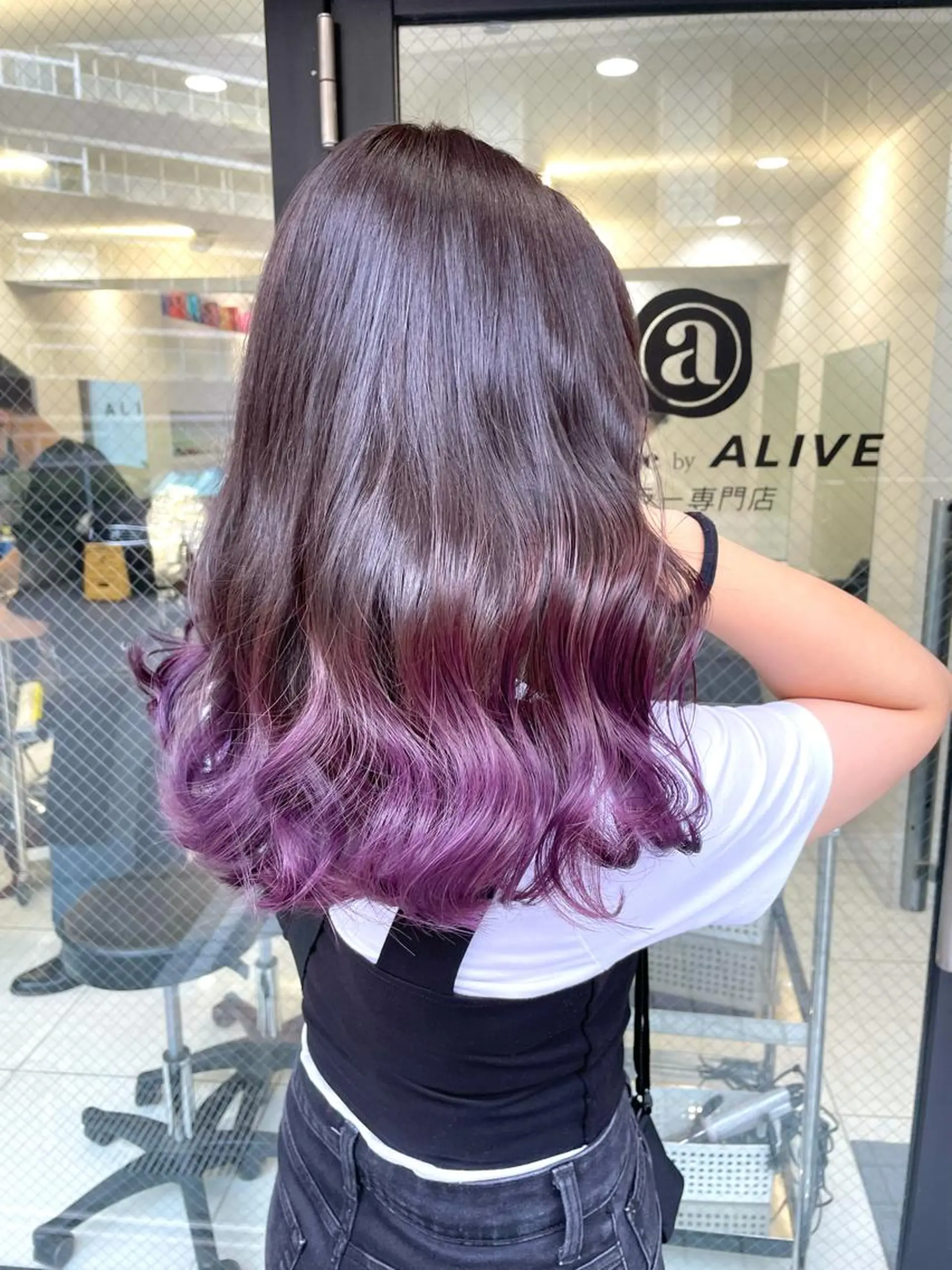 セミロング カラー ヘアカラー 横山 奈央のヘアスタイル