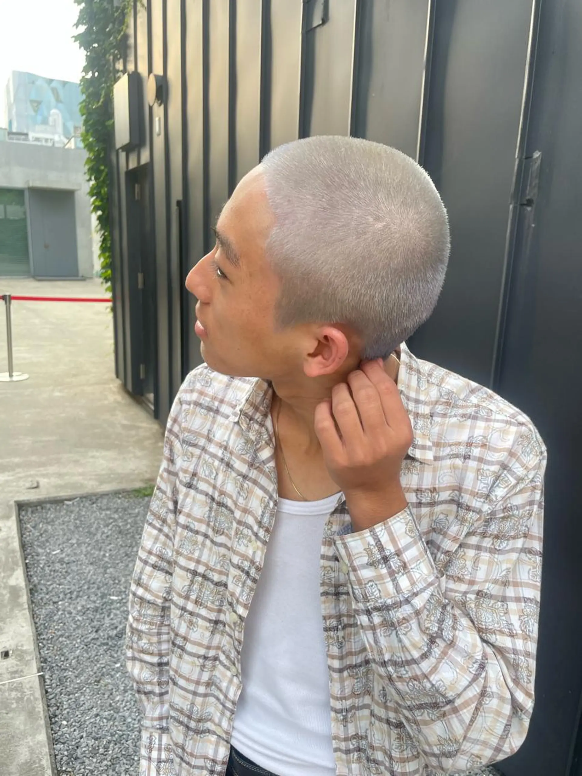 ショート カラー メンズ メンズバレイヤージュ メンズブリーチ センターパート フェードカット メンズハイライト ヘアカラー トリートメント ヘアセット スパイラルパーマ 🌐hina⭐️のヘアスタイル