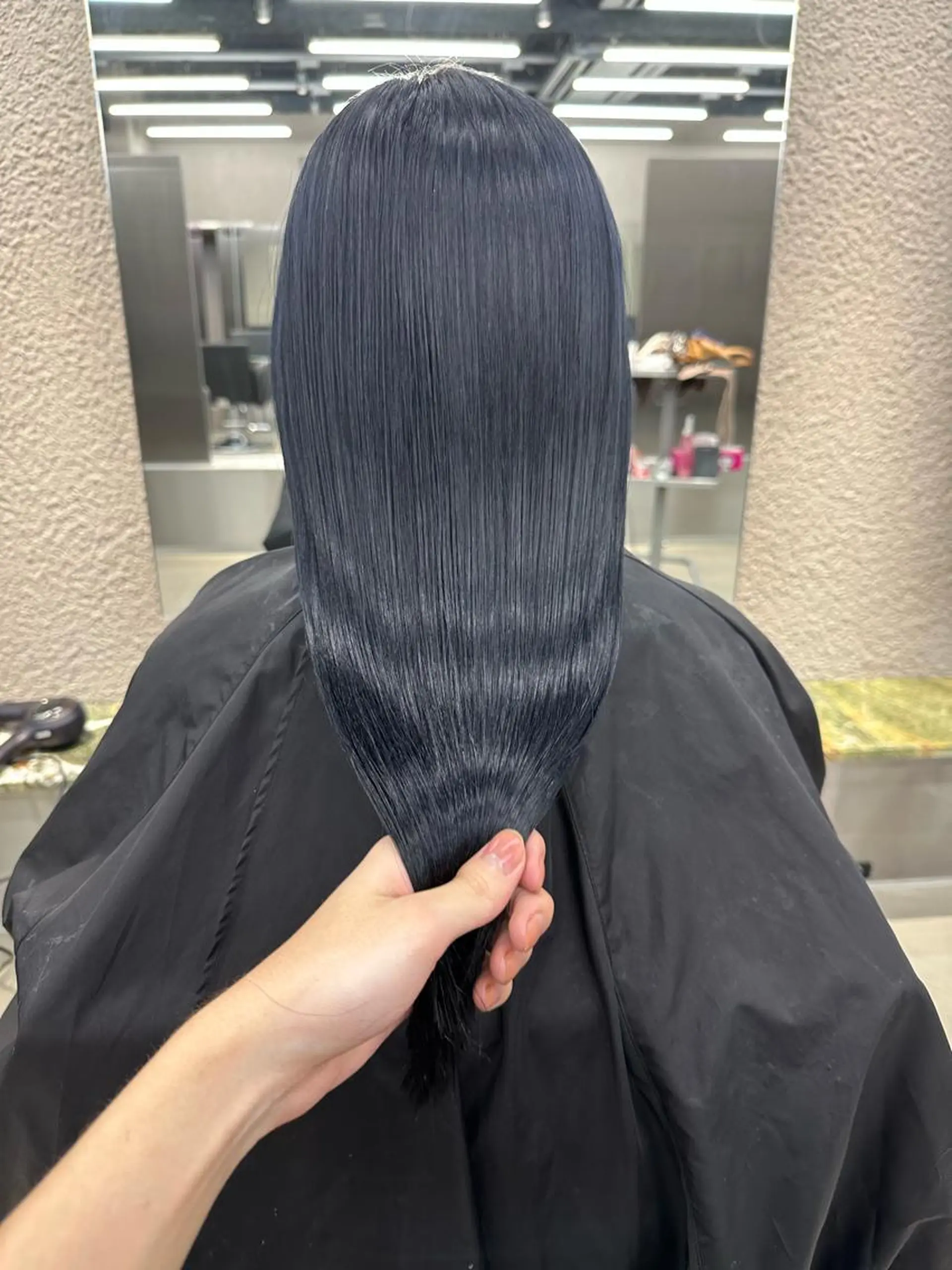 ミディアム カラー 黒髪 ブルーカラー ブルーブラック ヘアカラー トリートメント 鈴木/ニュアンス パーマ/メンズのヘアスタイル