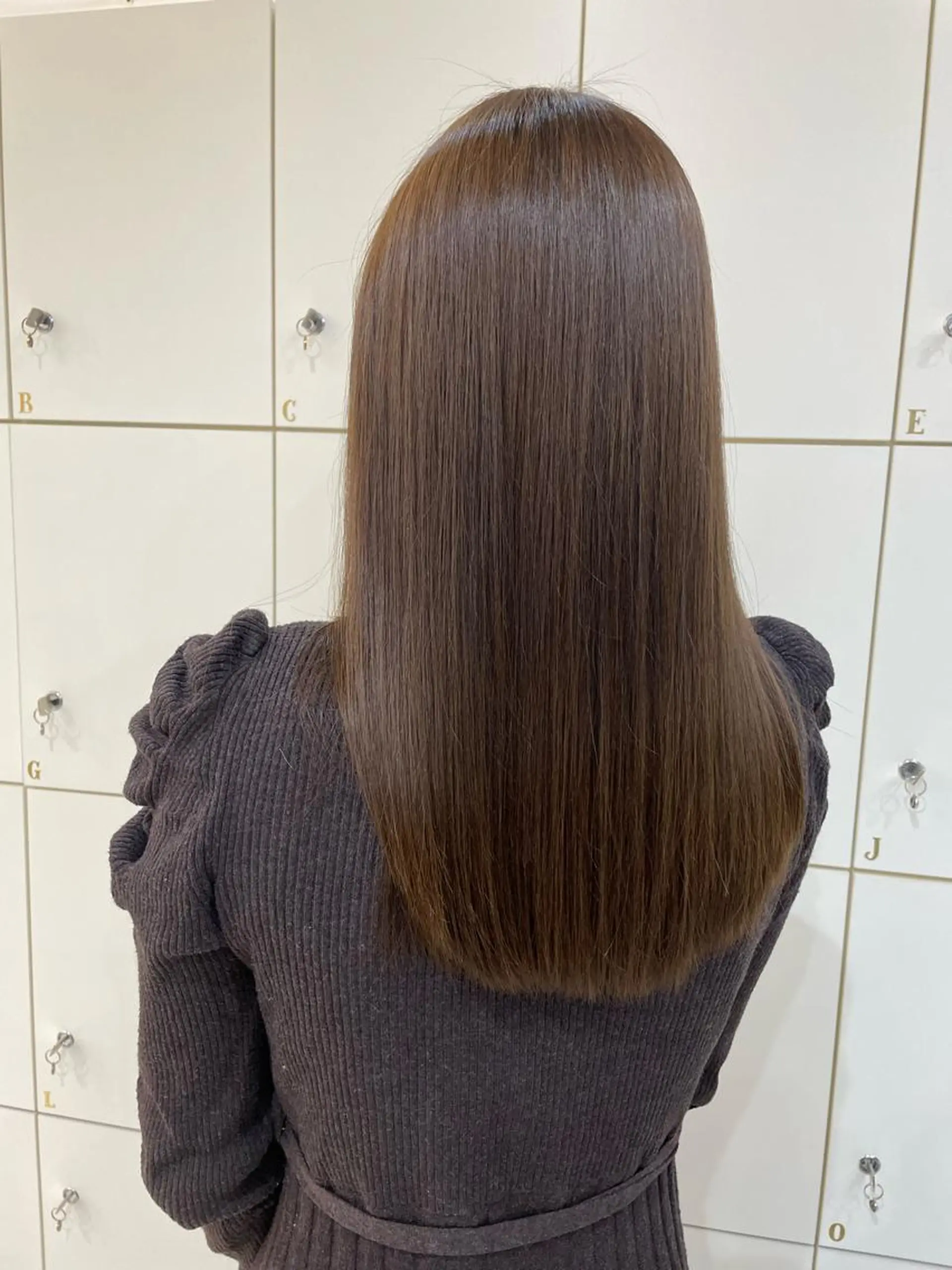 セミロング カラー 前髪/顔周り/透明感 艶カラーとどさんのヘアスタイル