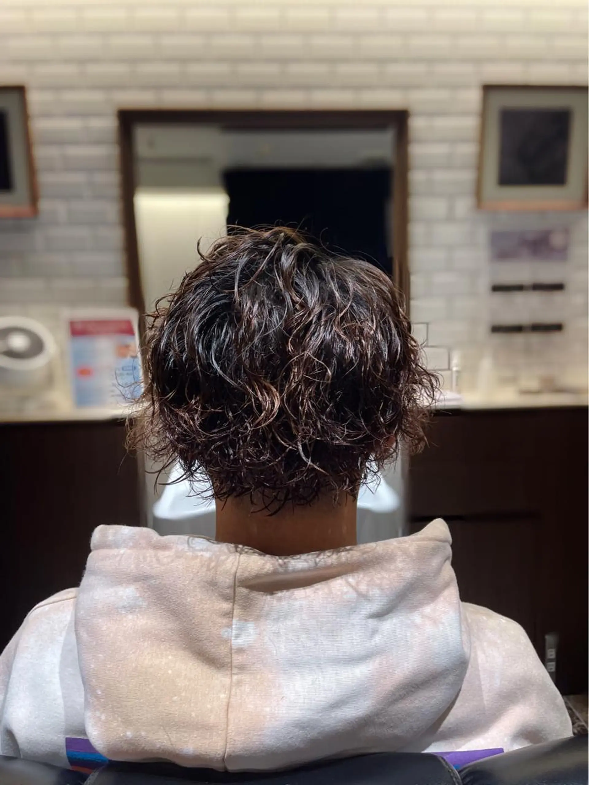 ミディアム パーマ メンズ 七三 パーマ 岡崎 隆晟のヘアスタイル