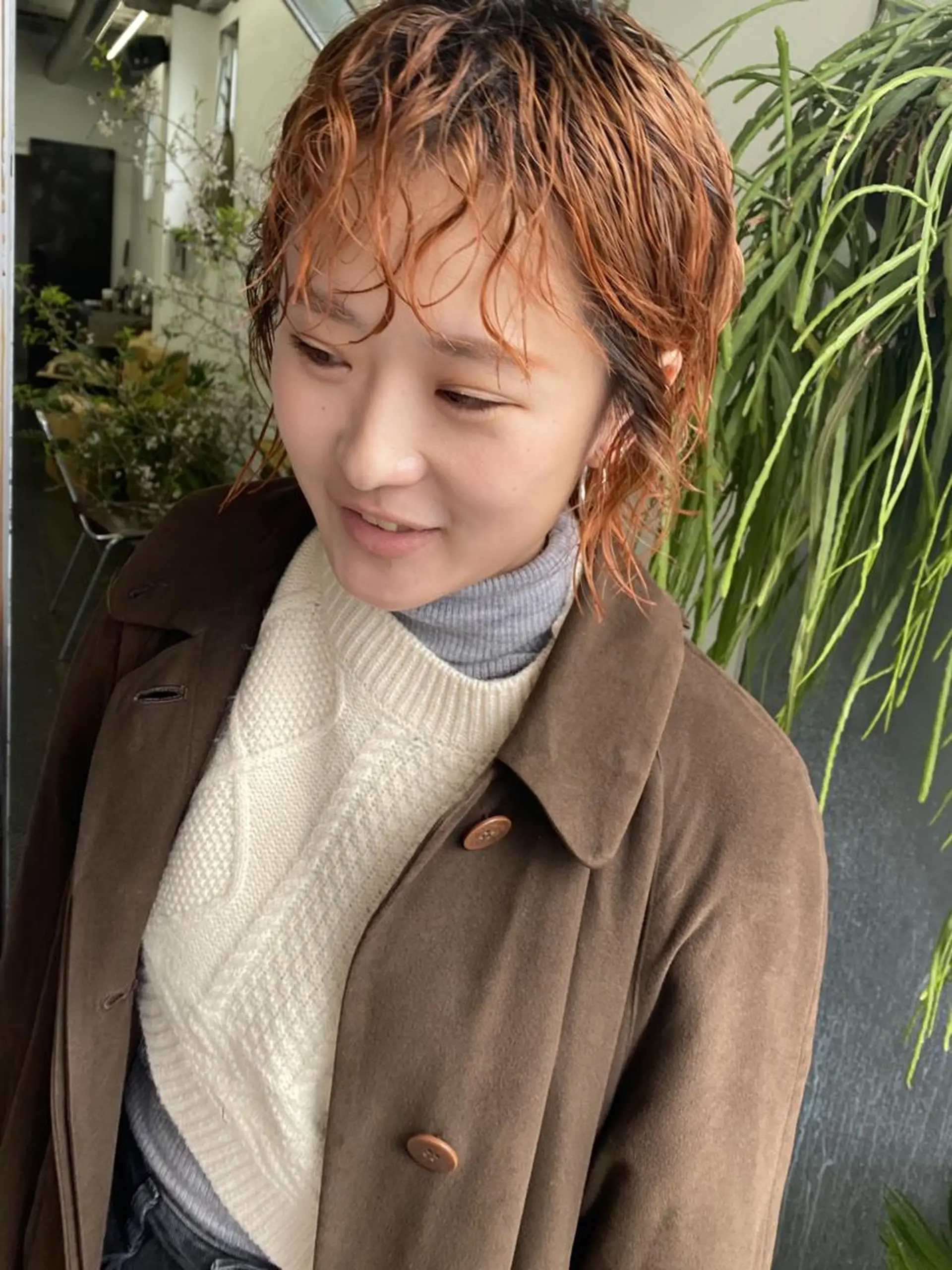 ミディアム パーマ カット ヘアカラー トリートメント qiieダブルカラー イルミナカラーのヘアスタイル