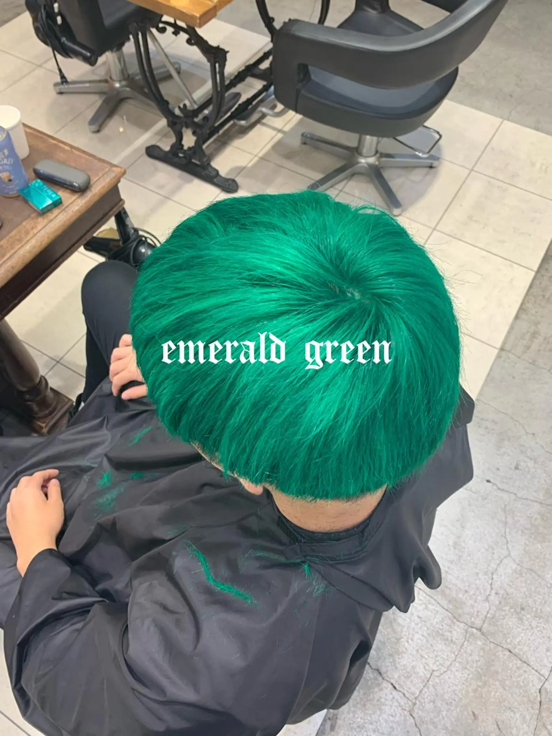 カラー メンズ メンズブリーチ ブリーチ エメラルドグリーン ヘアカラー トリートメント メンズパーマ特化 🌟Gakutoのヘアスタイル