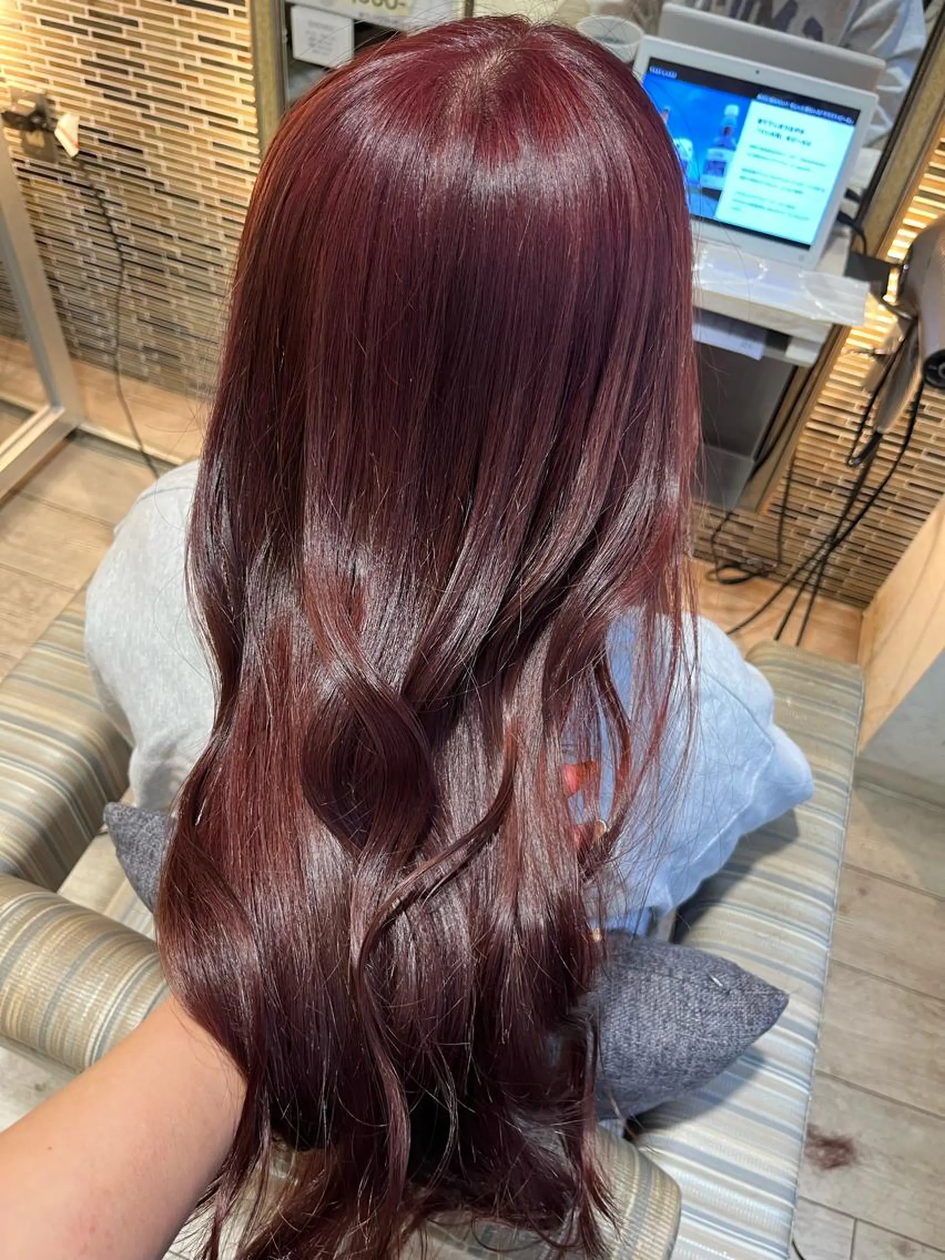 ロング カラー ブリーチ カット ヘアカラー トリートメント 友松 世奈のマツエク・マツパデザイン