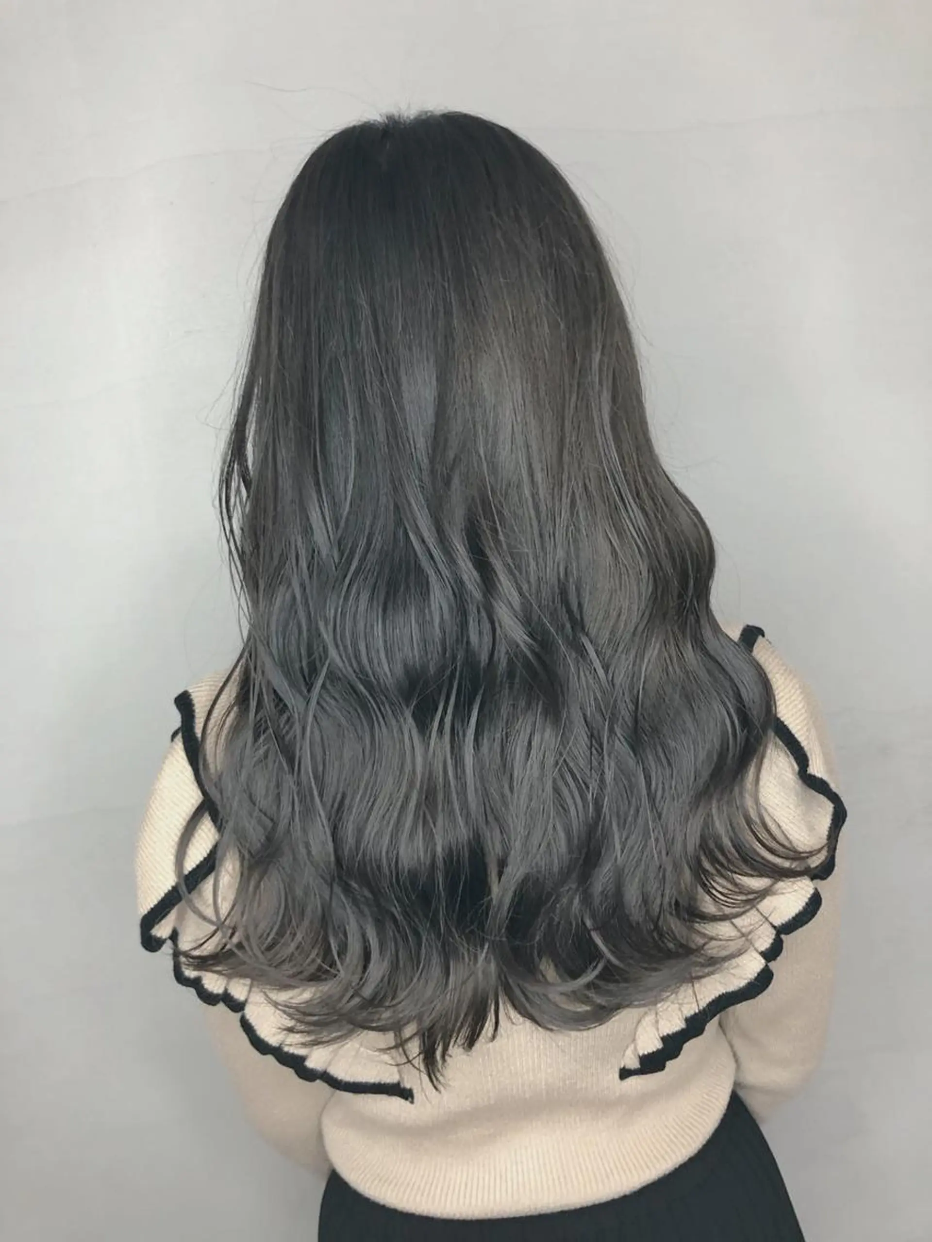 セミロング カラー グレージュ 山崎 俊介のヘアスタイル