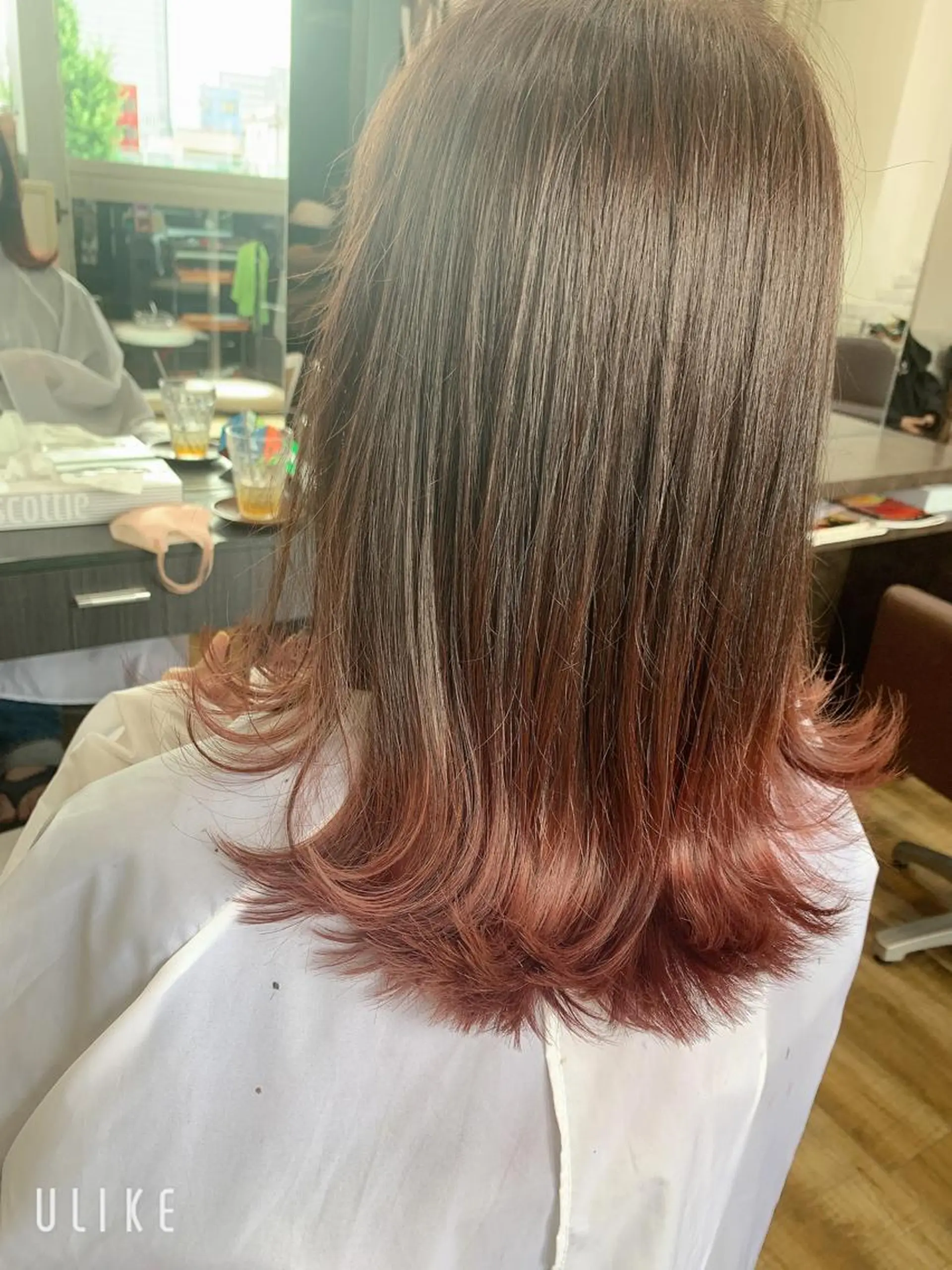 セミロング カラー ヘアアレンジ グラデーションカラー レッドカラー きむえり/髪質改善 /うねり広がり改善のヘアスタイル