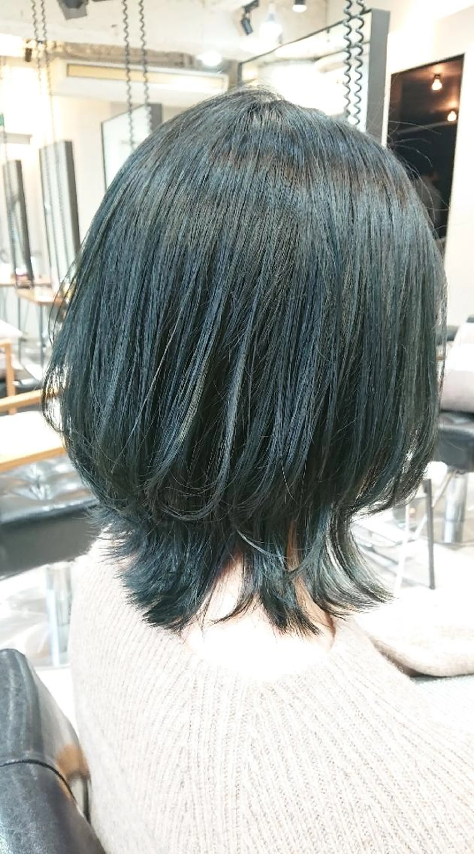 ミディアム カラー ウルフカット カット ヘアカラー トリートメント 艶カラー/インナー /グラデ/大西小百合のヘアスタイル