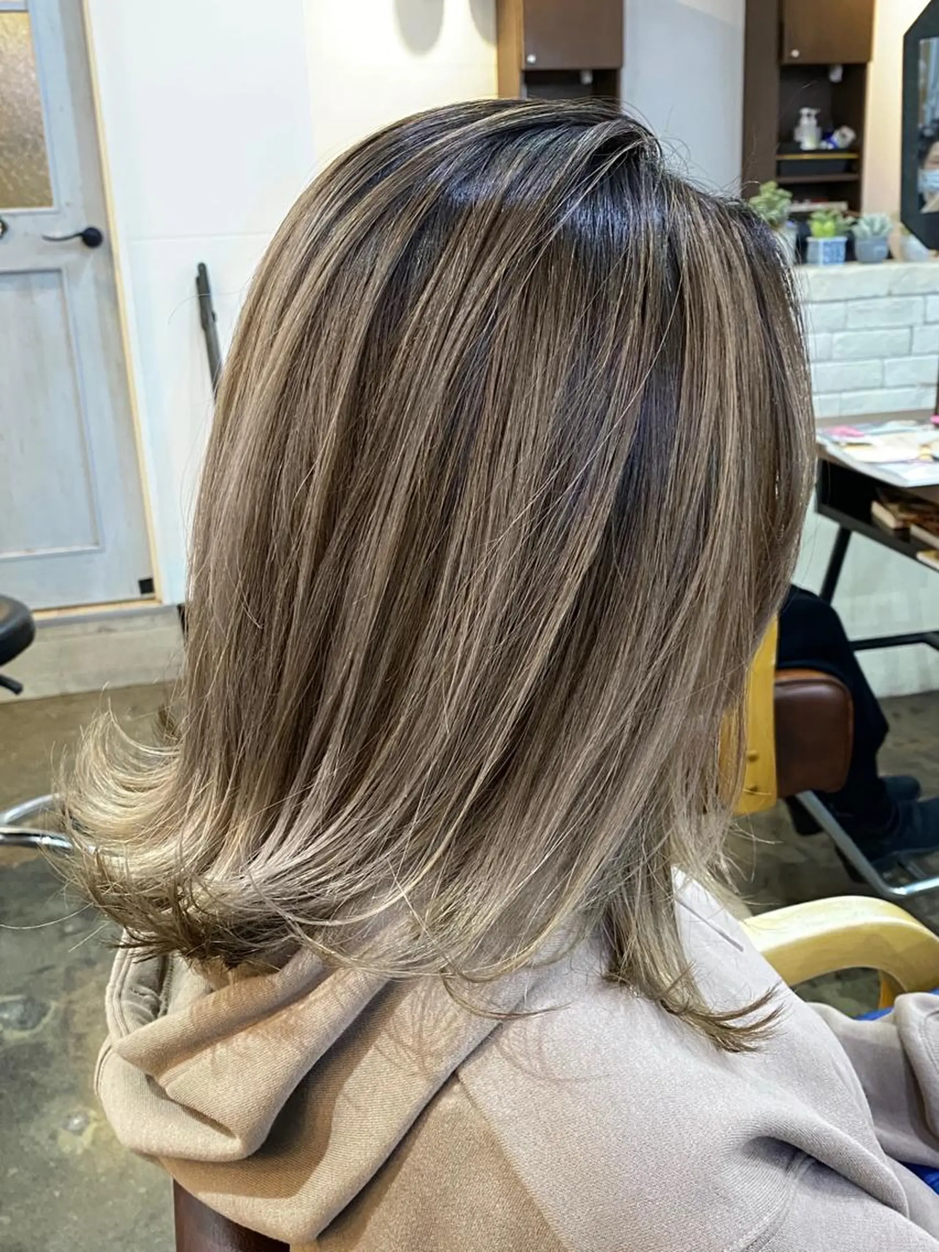 セミロング カラー ヘアアレンジ 【艶髪×韓国風】 毛流れ職人 RYOのヘアスタイル