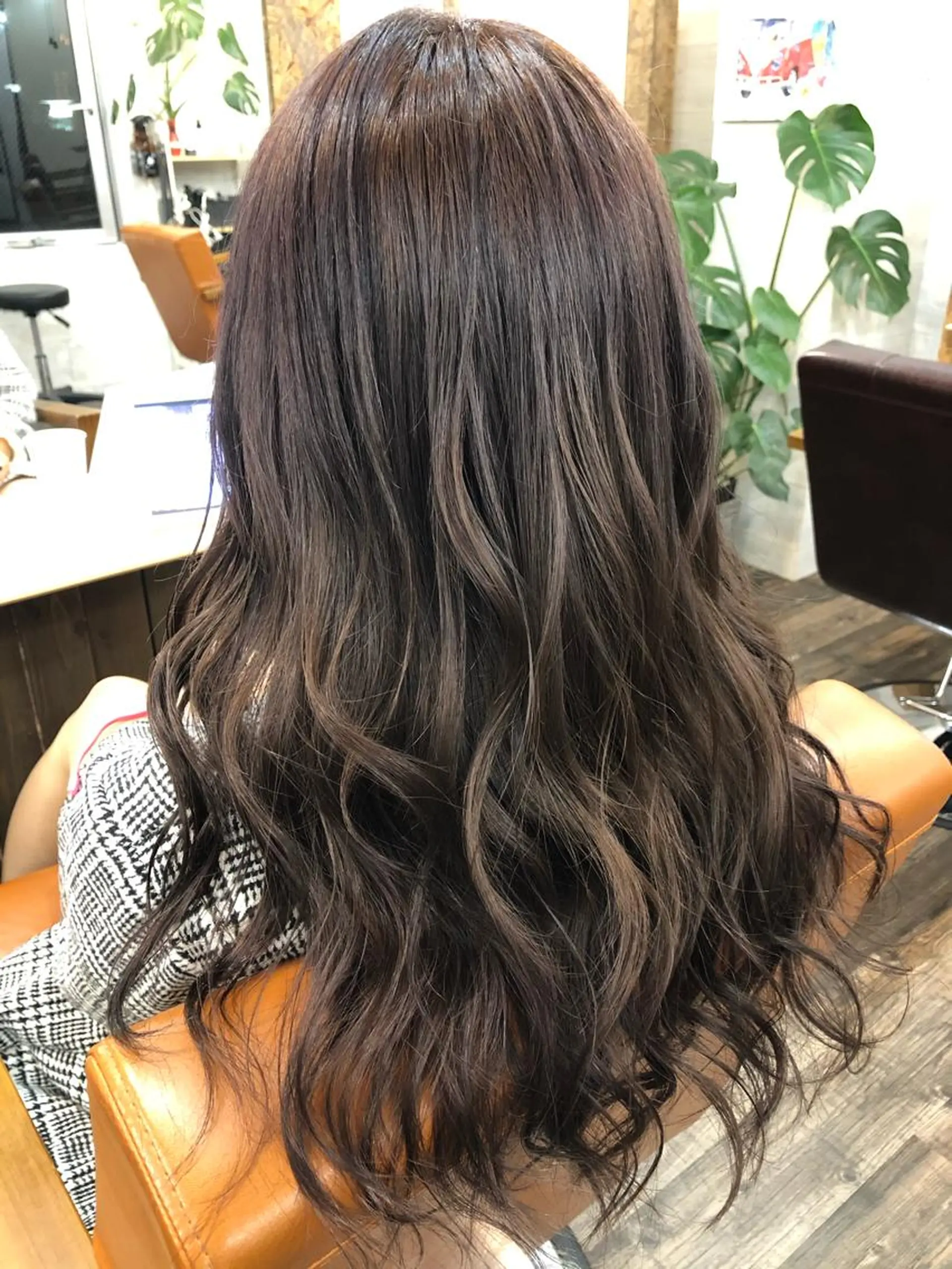 ロング カラー アッシュ アッシュグレー 女性リピ90%🍨 🩷佐藤みずきのヘアスタイル