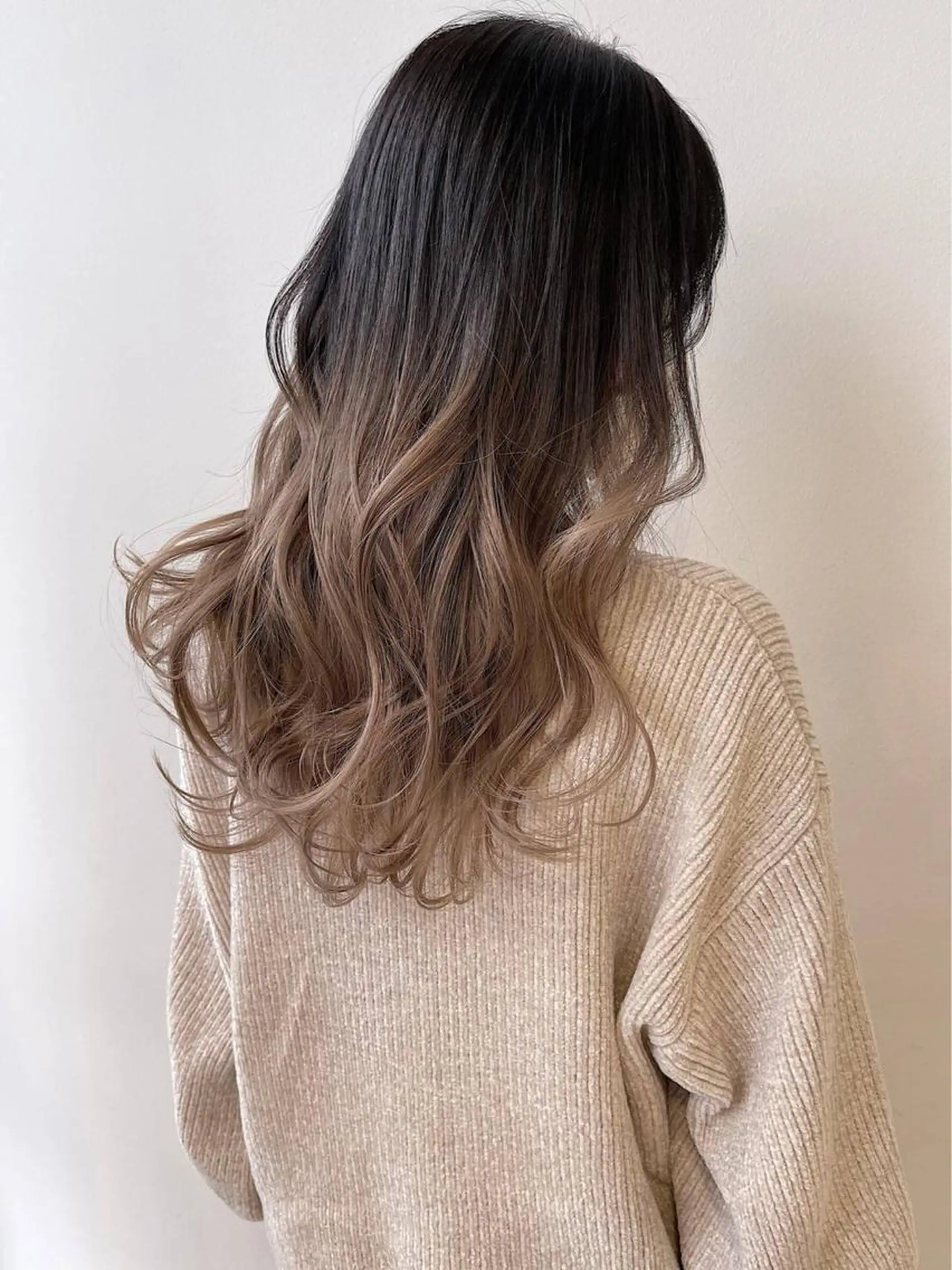 ロング カラー ✴️Siesta✴️ 髪質改善艶カラーのヘアスタイル