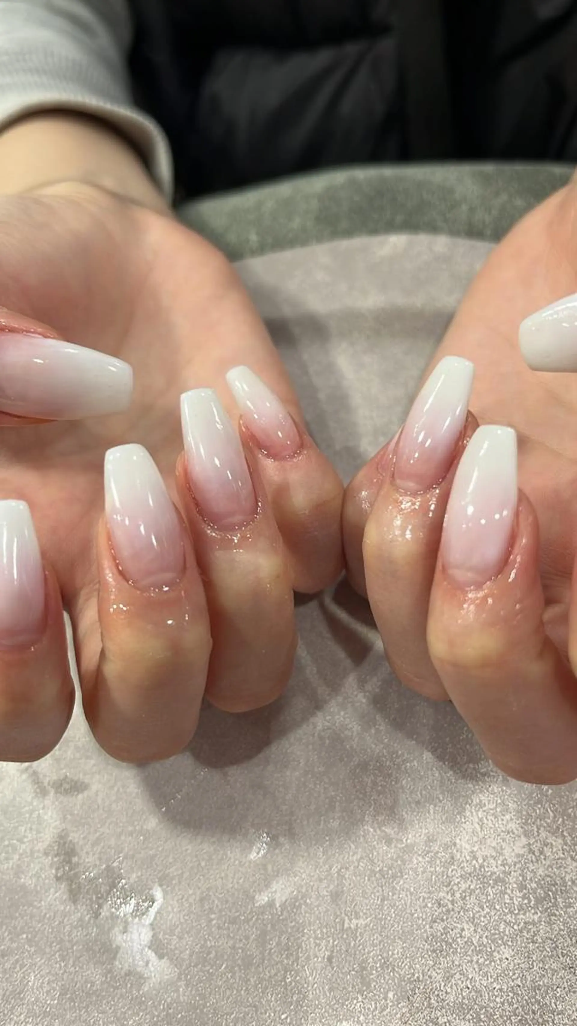 ネイル グラデーション ホワイト 鶴橋wooone nail.rieのネイルデザイン