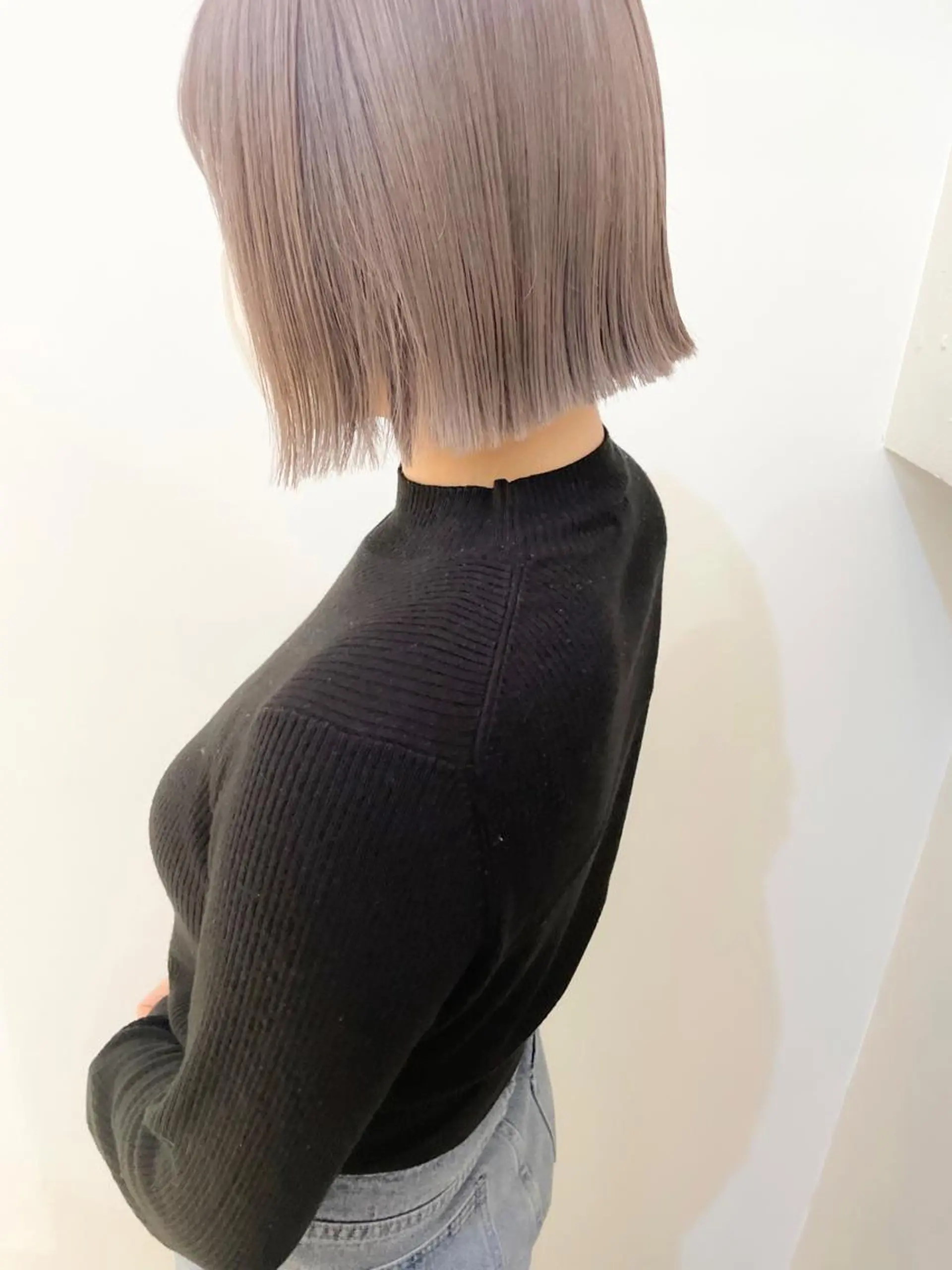 ミディアム カラー 切りっぱなしボブ アッシュ ブリーチ ダブルカラー シルバー ヘアカラー ✨カラー支持No.1 🧸ワキ カナコ🧸のヘアスタイル