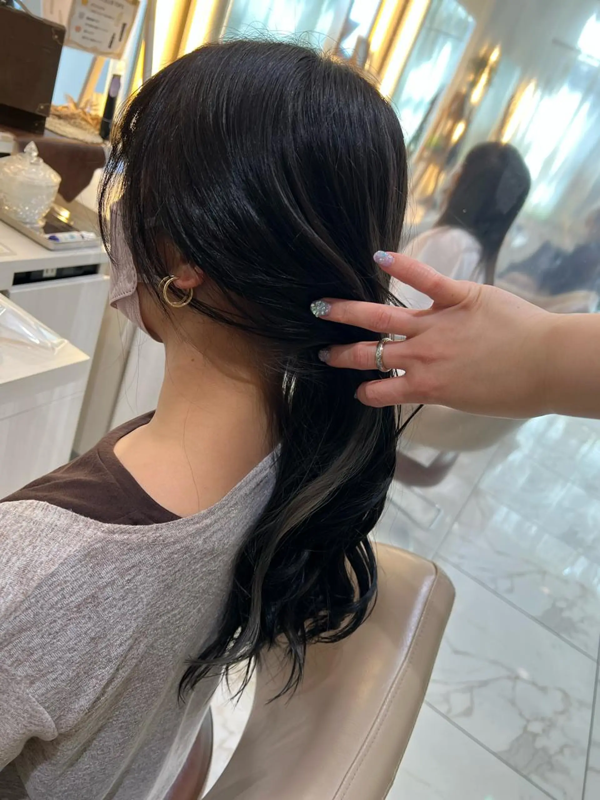 ロング カラー ブリーチ インナーカラー シルバー 三箇島陽香/髪質改善 クロスパーマ縮毛矯正のヘアスタイル