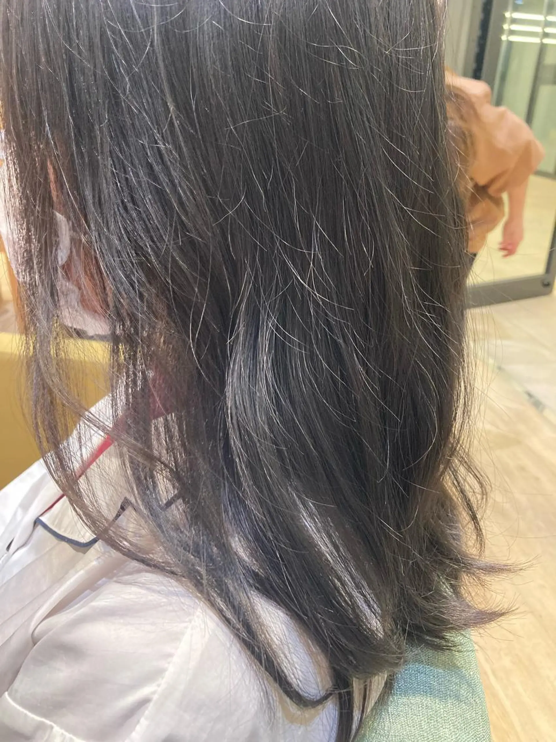 ロング ヘアカラー 三浦 優花のヘアスタイル