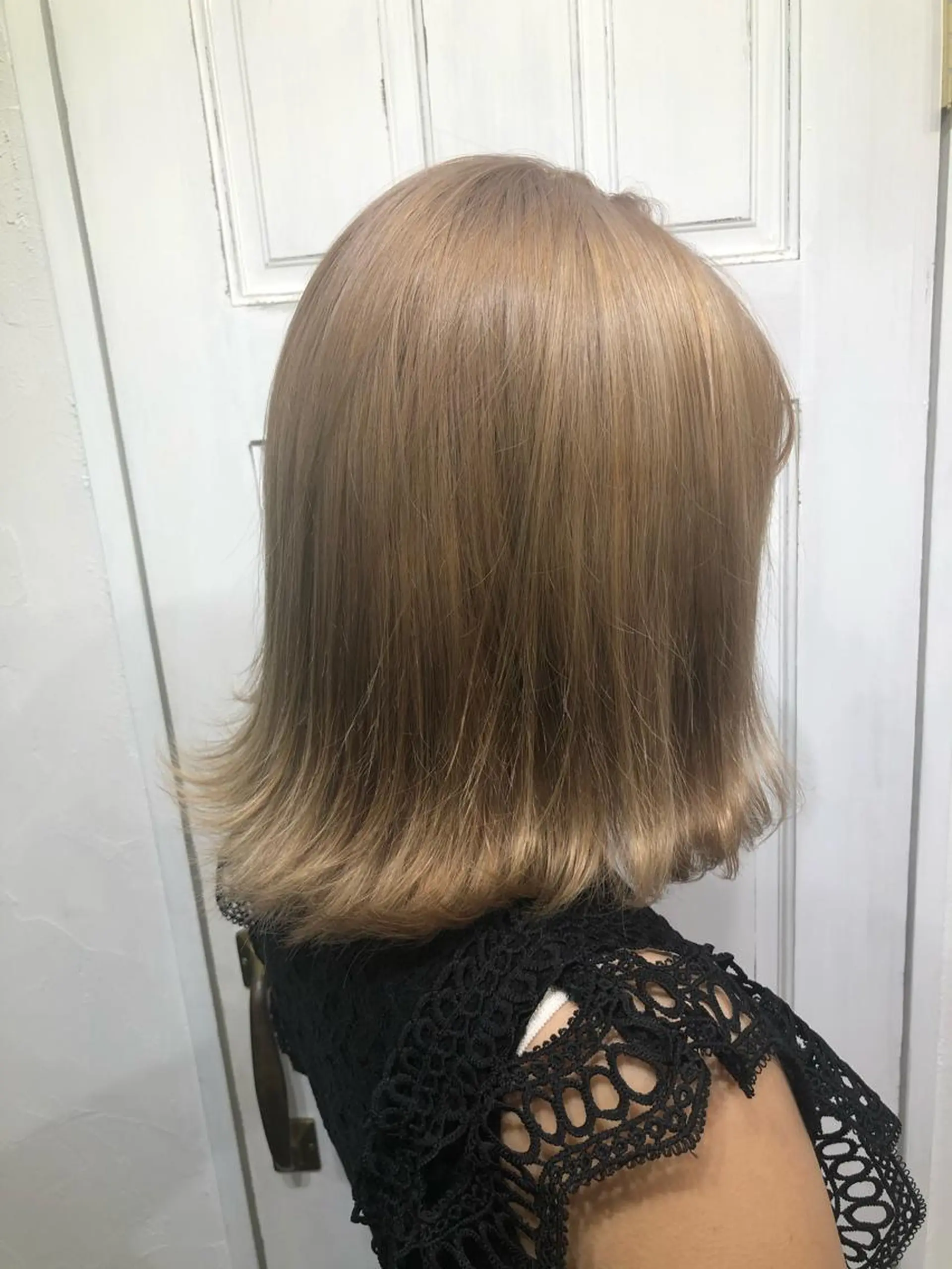 ミディアム カラー ベージュカラー ブリーチ 透明感カラー ミルクティーベージュ Soleria 田中慎一のヘアスタイル