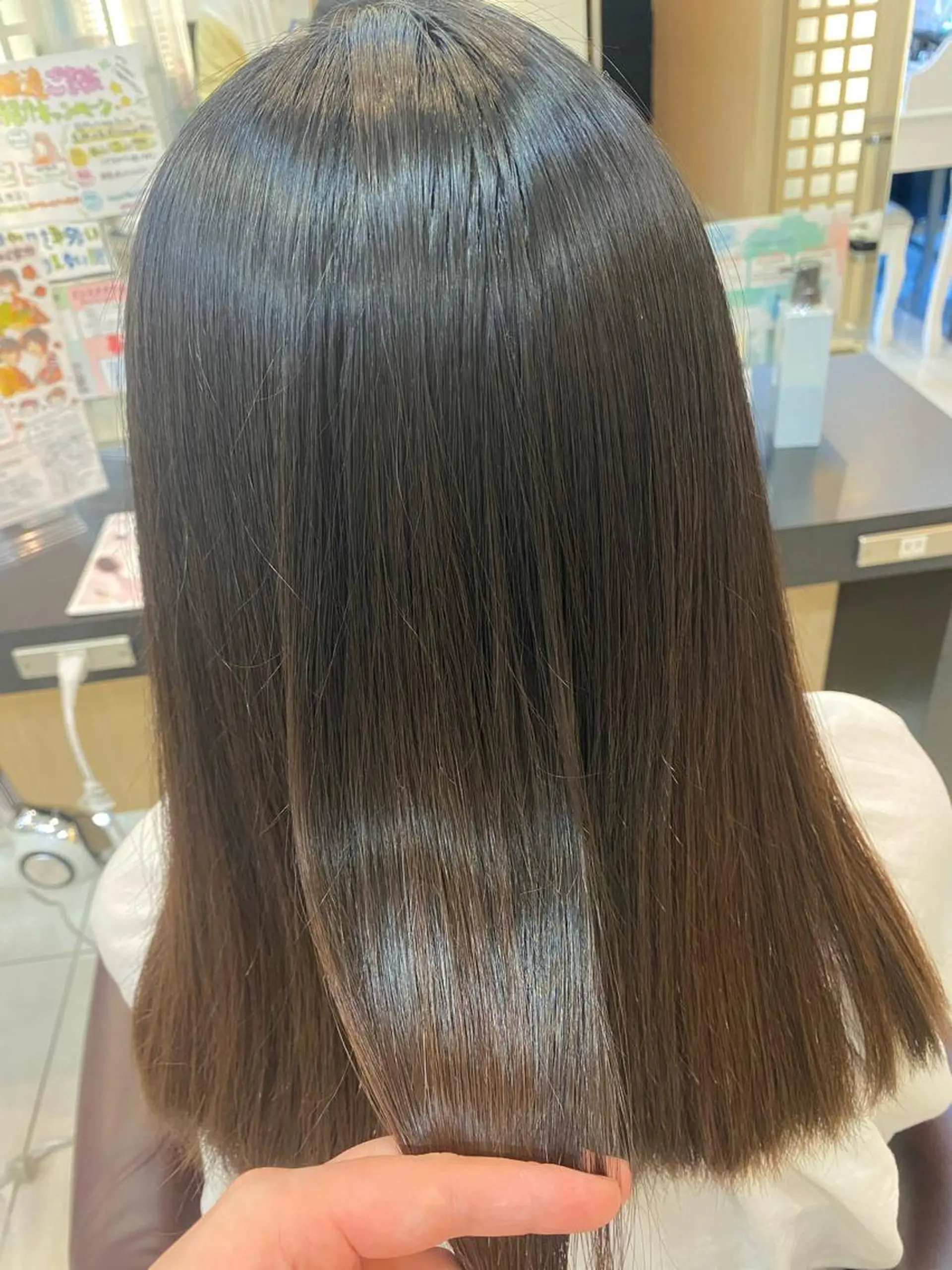 セミロング カット 縮毛矯正 たけだゆめ ダブルカラーのヘアスタイル