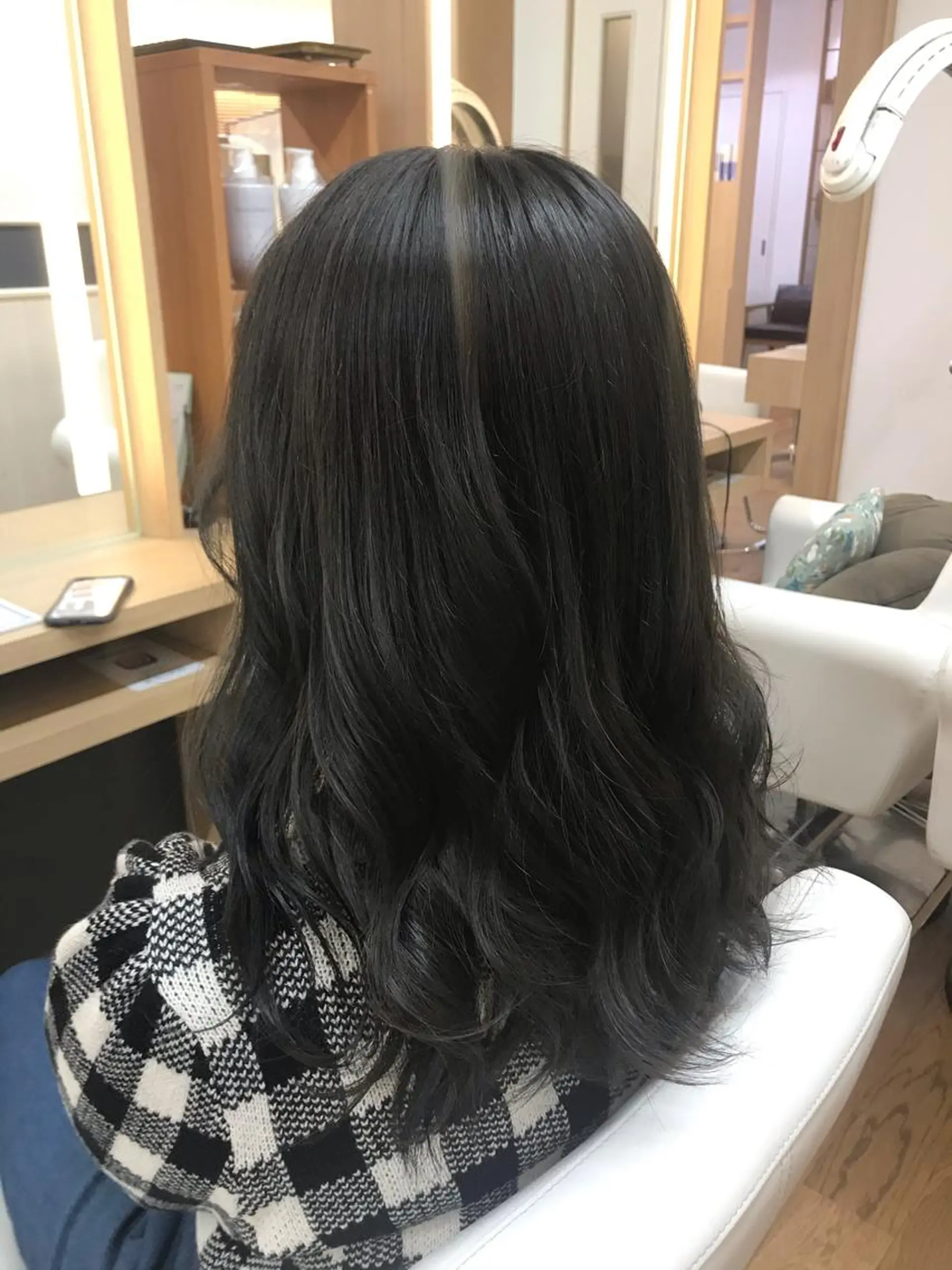 セミロング カラー ヘアアレンジ 黒髪 ブルーカラー ブルーブラック 透明感カラー 工藤 梨花のヘアスタイル