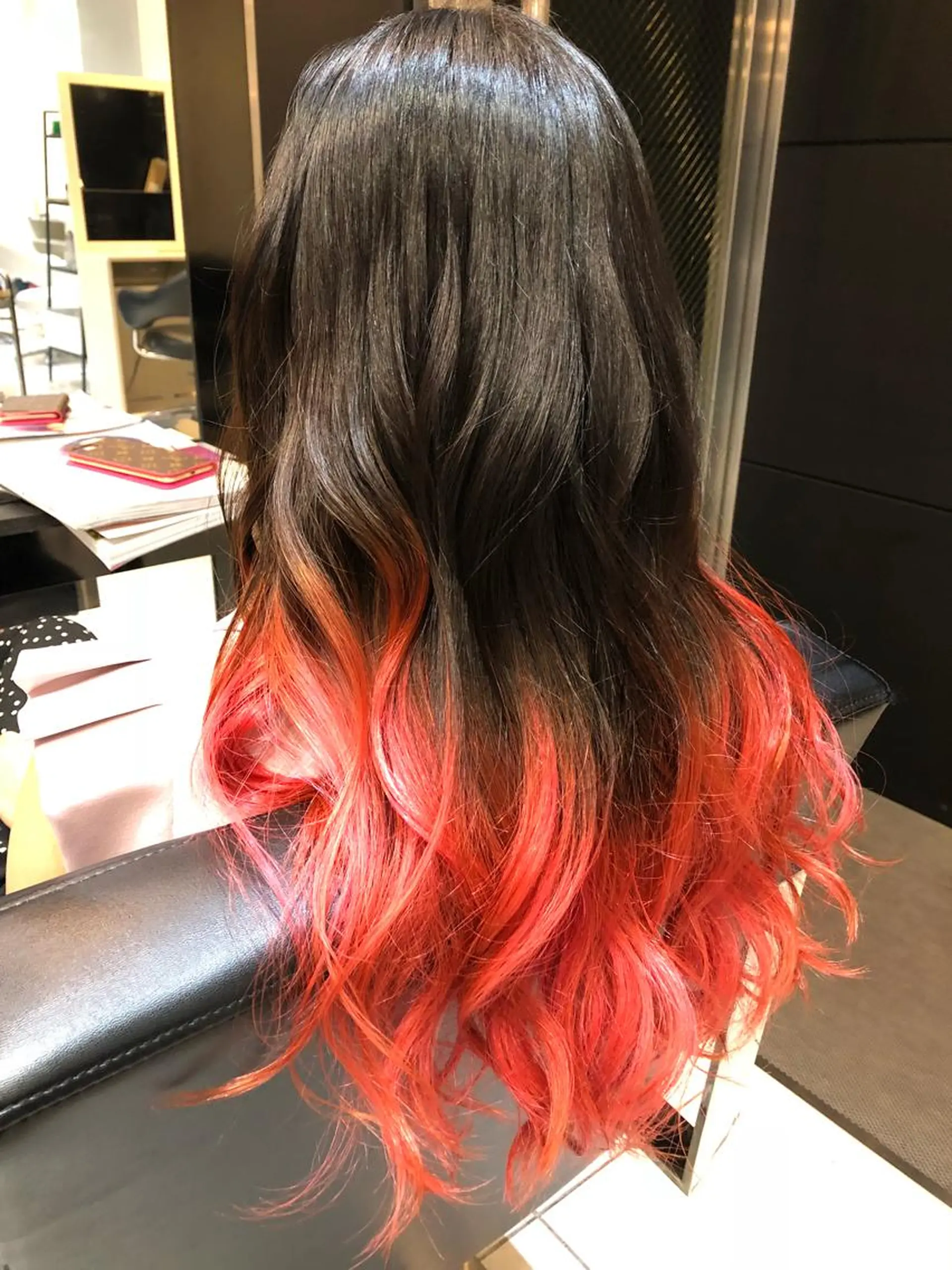 ロング カラー グラデーションカラー ピンクカラー レッドカラー 女性リピ90%🍨 🩷佐藤みずきのヘアスタイル